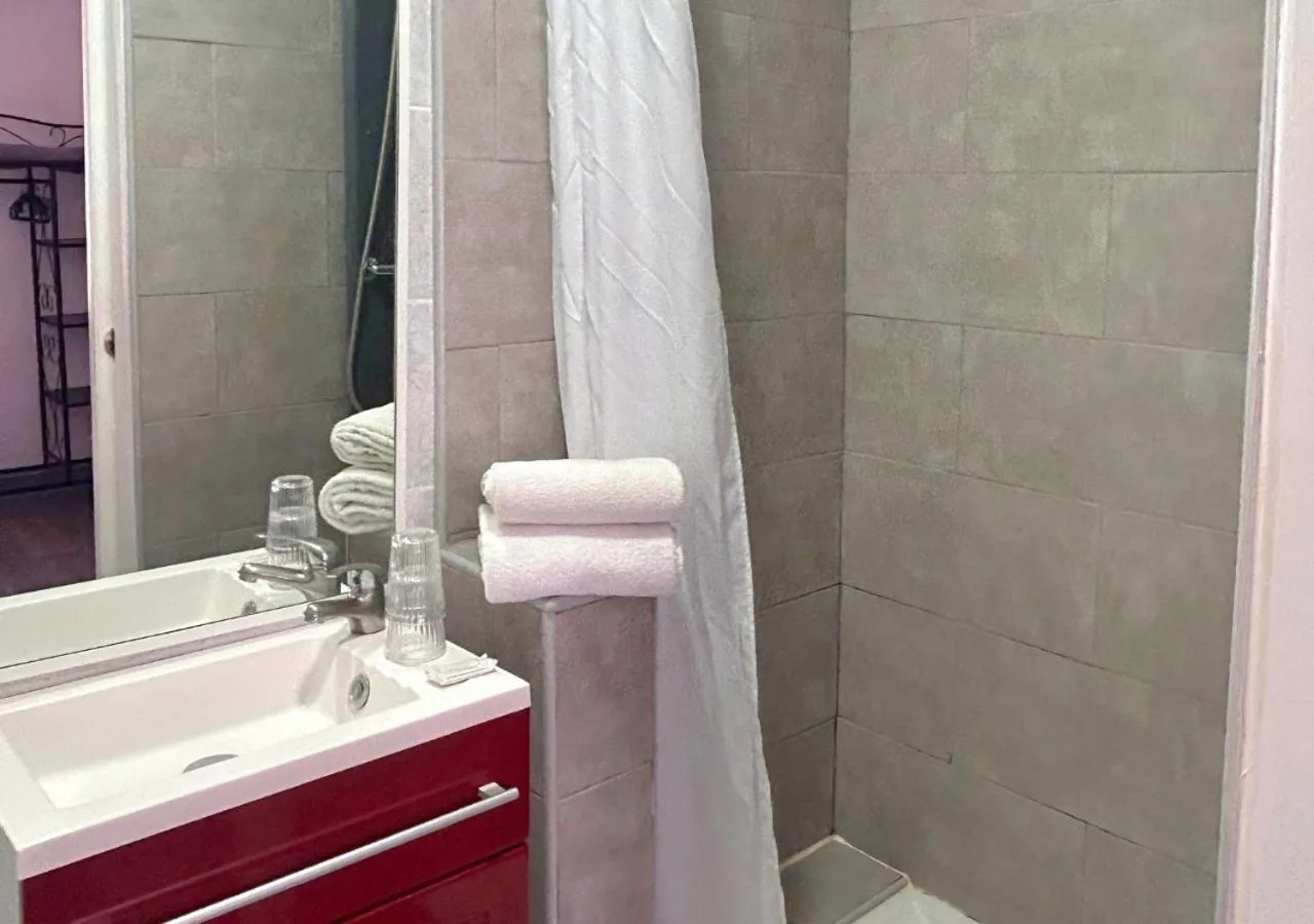 Bathroom in Hôtel Le Carnon