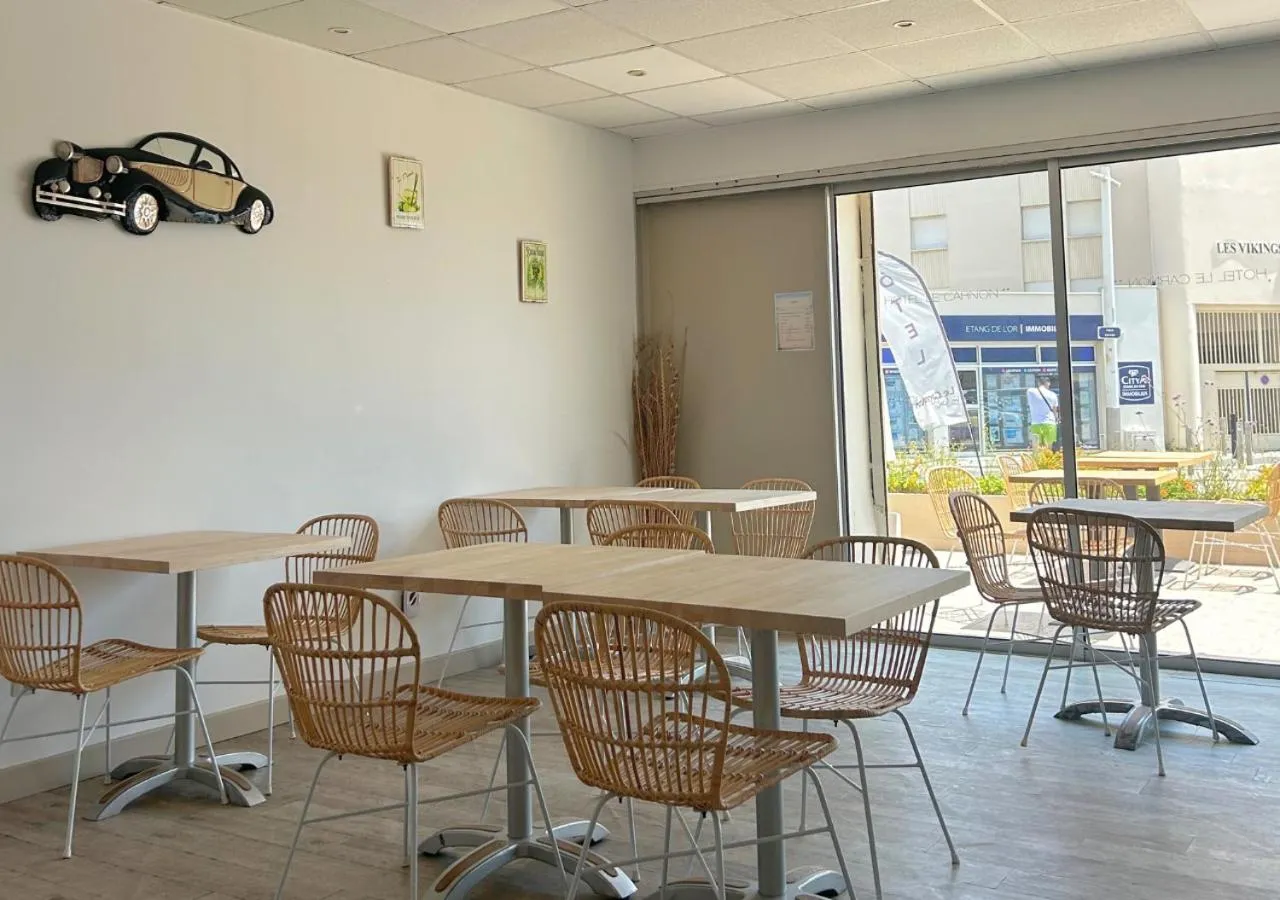 Breakfast in Hôtel Le Carnon