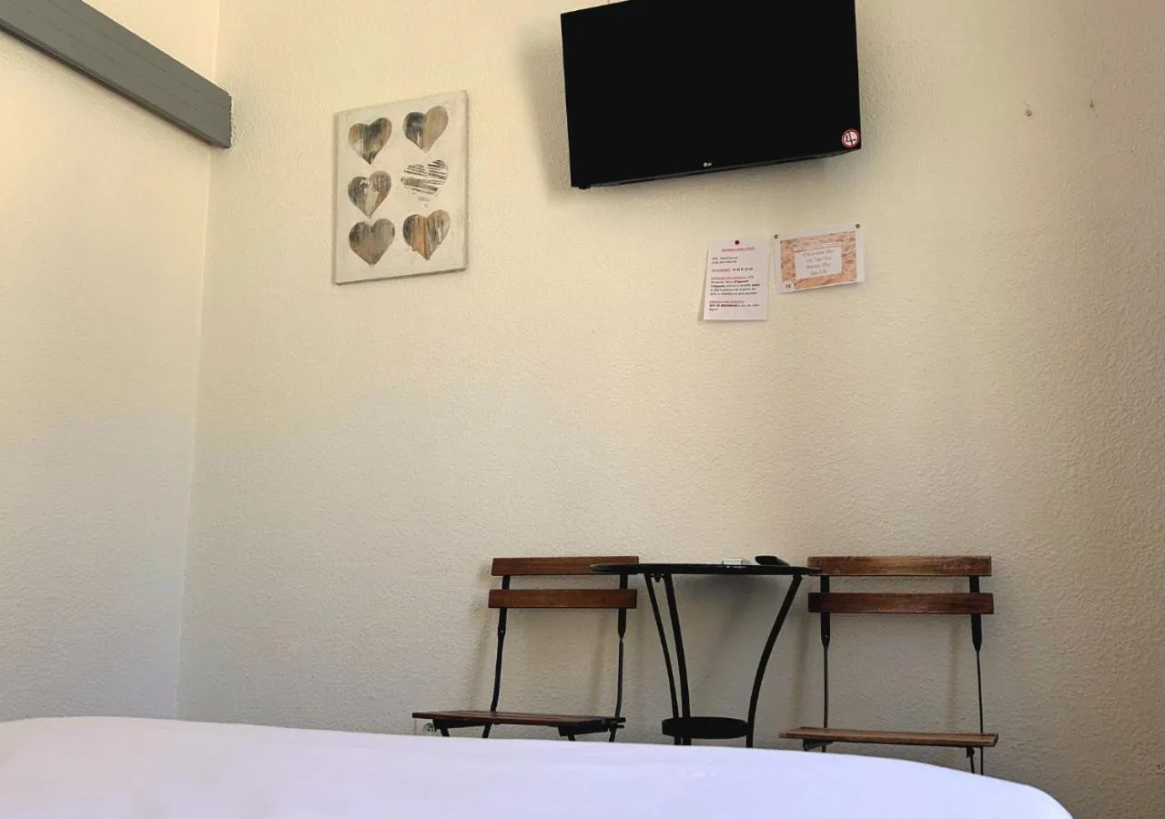 Bed in Hôtel Le Carnon