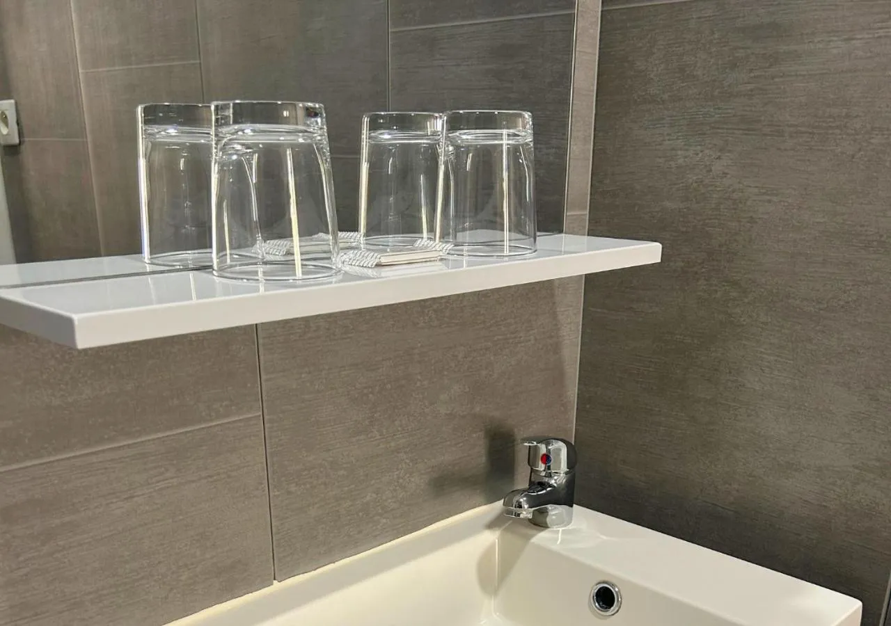 Bathroom in Hôtel Le Carnon