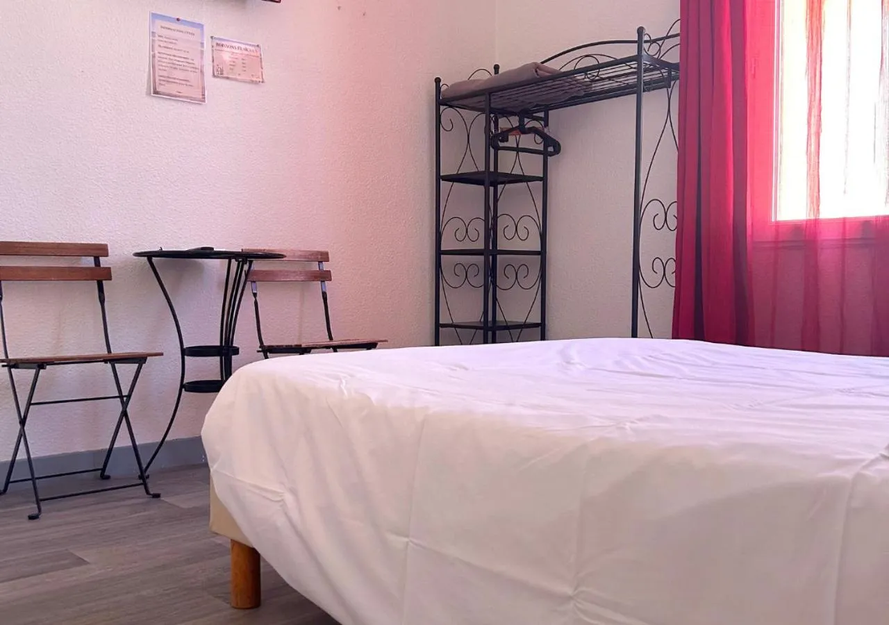 Bedroom, Bed in Hôtel Le Carnon