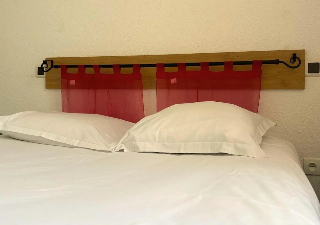 Bed in Hôtel Le Carnon