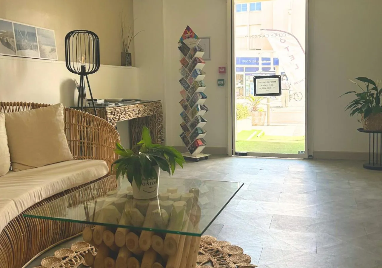 Living room in Hôtel Le Carnon