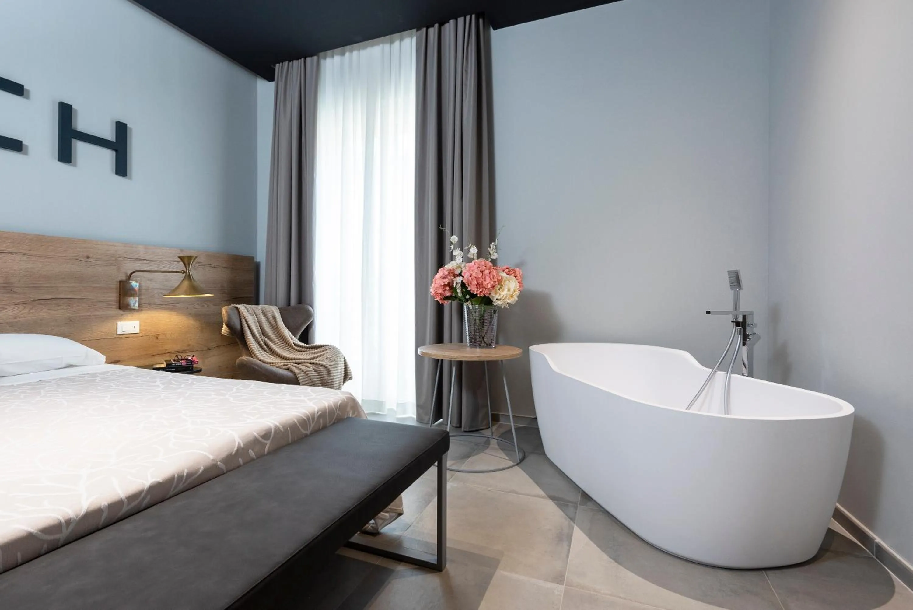 Bathroom, Bed in MARCONI 1935