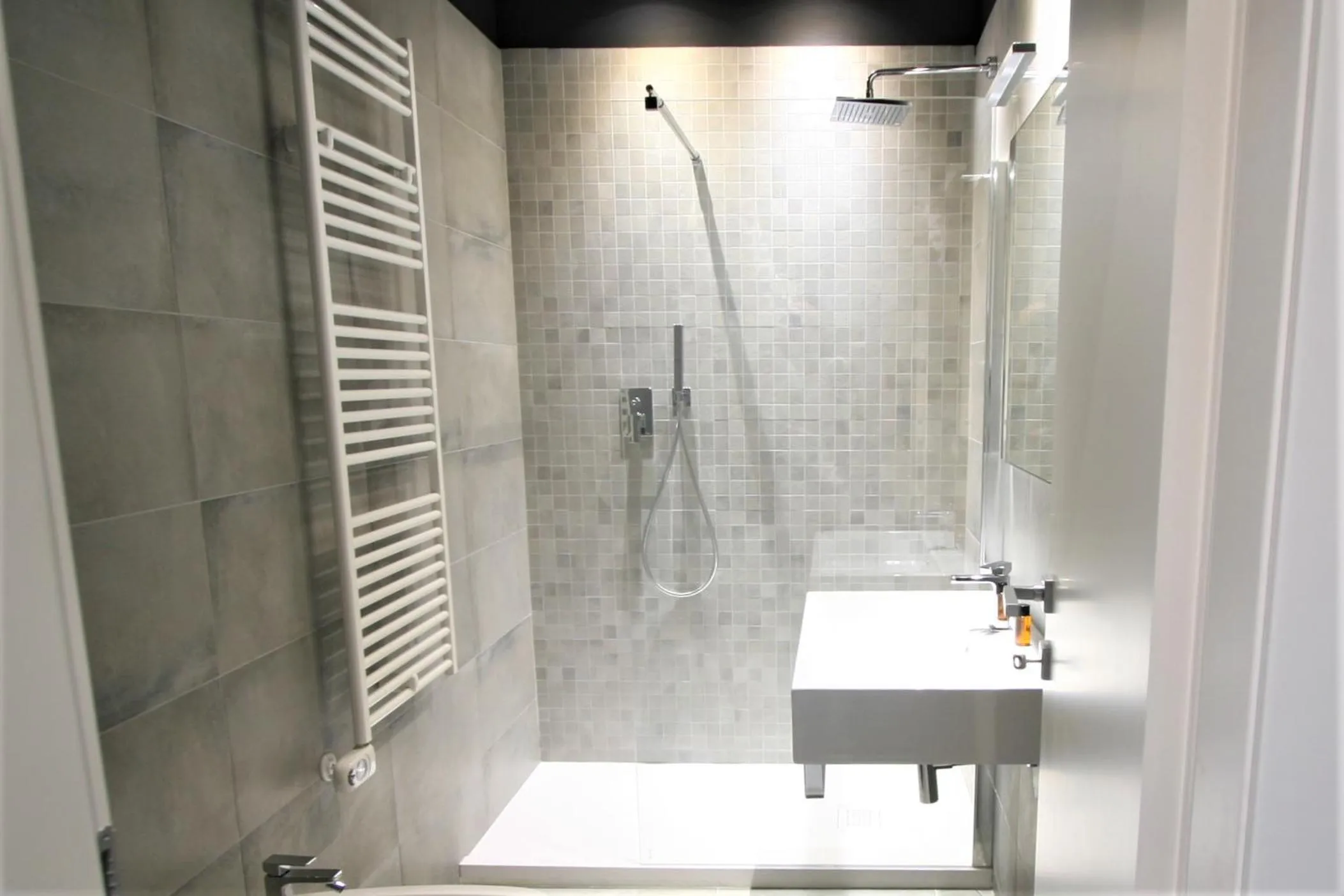 Bathroom in MARCONI 1935