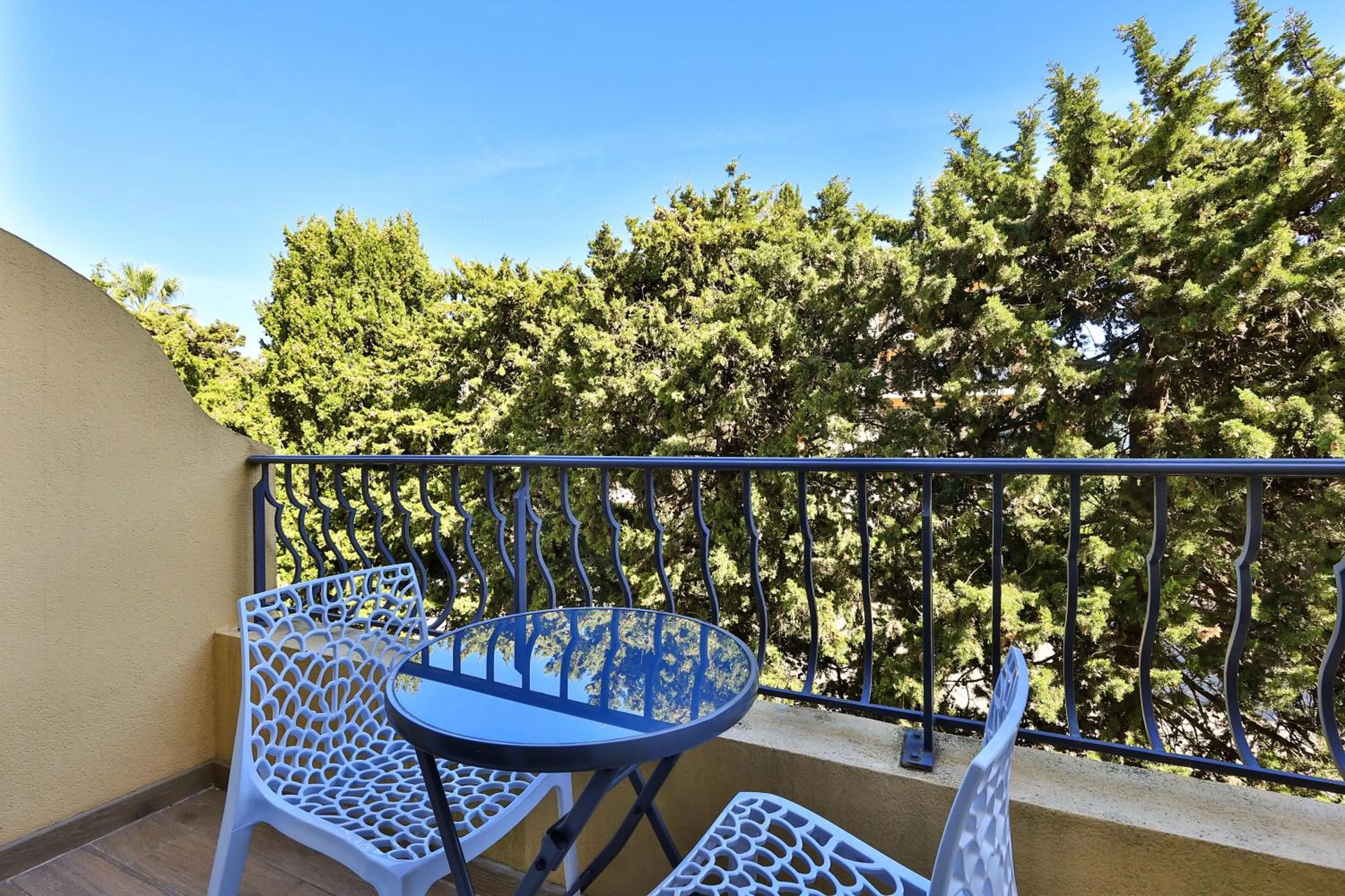 Balcony/Terrace in Le Petit Prince