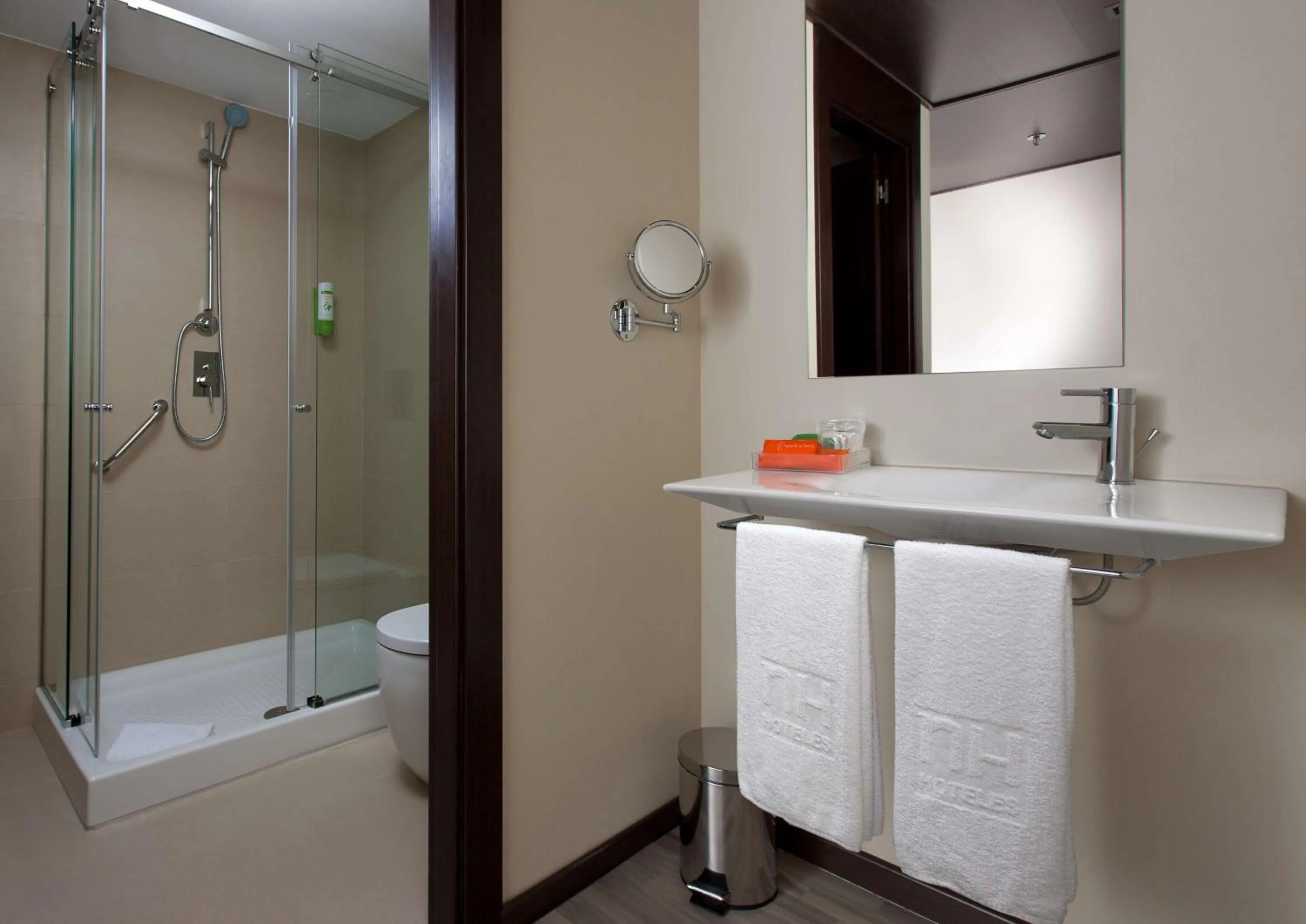 Bathroom in NH Barcelona Diagonal Center