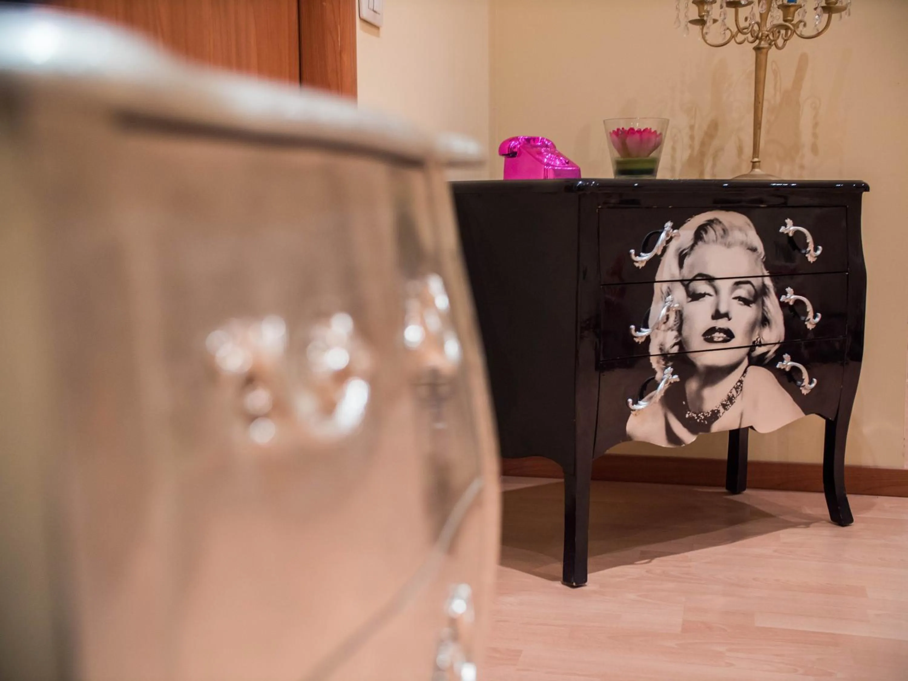 Decorative detail in Juliette Rooms