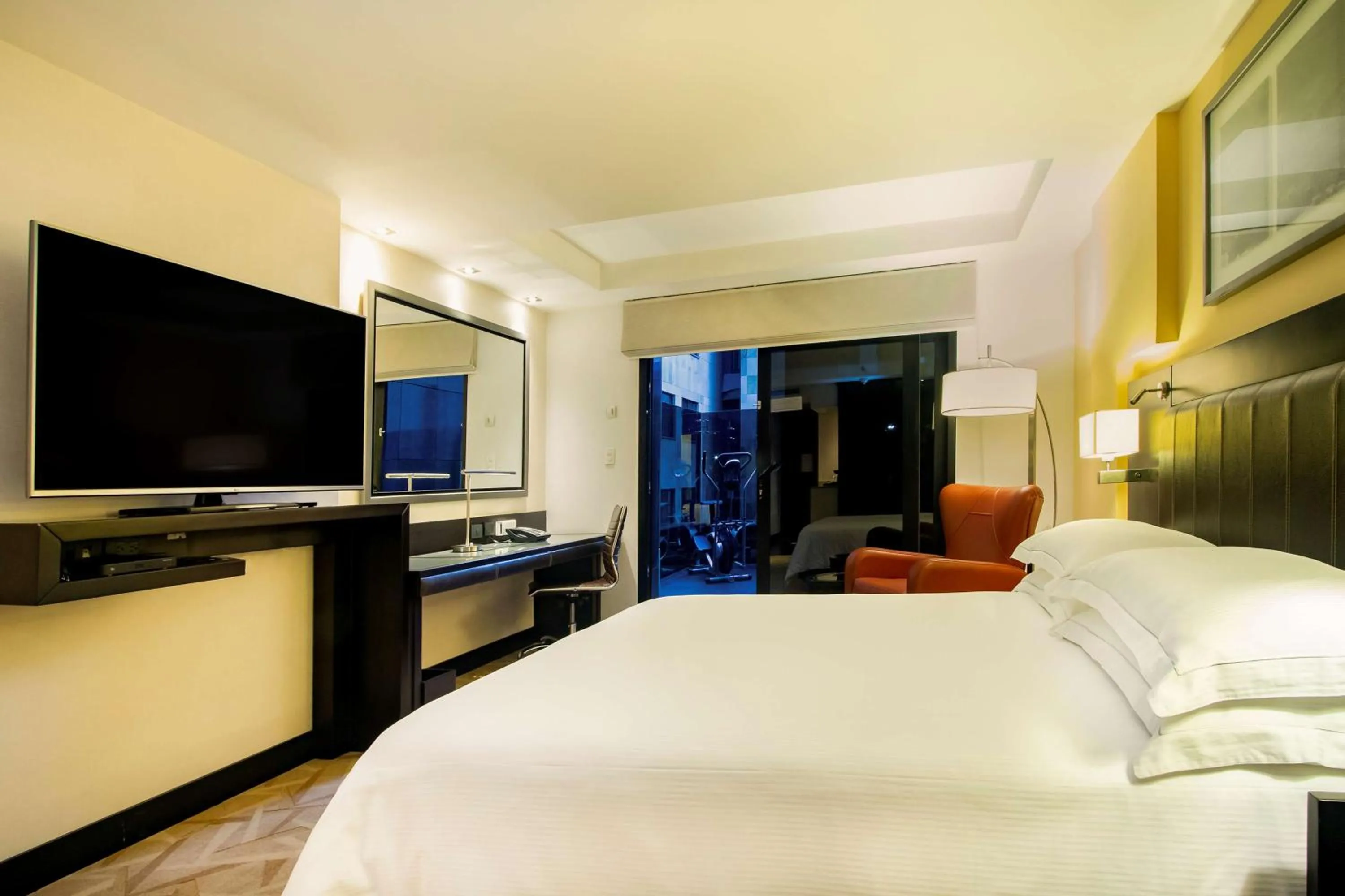 TV and multimedia, Bed in Hilton Bogotá