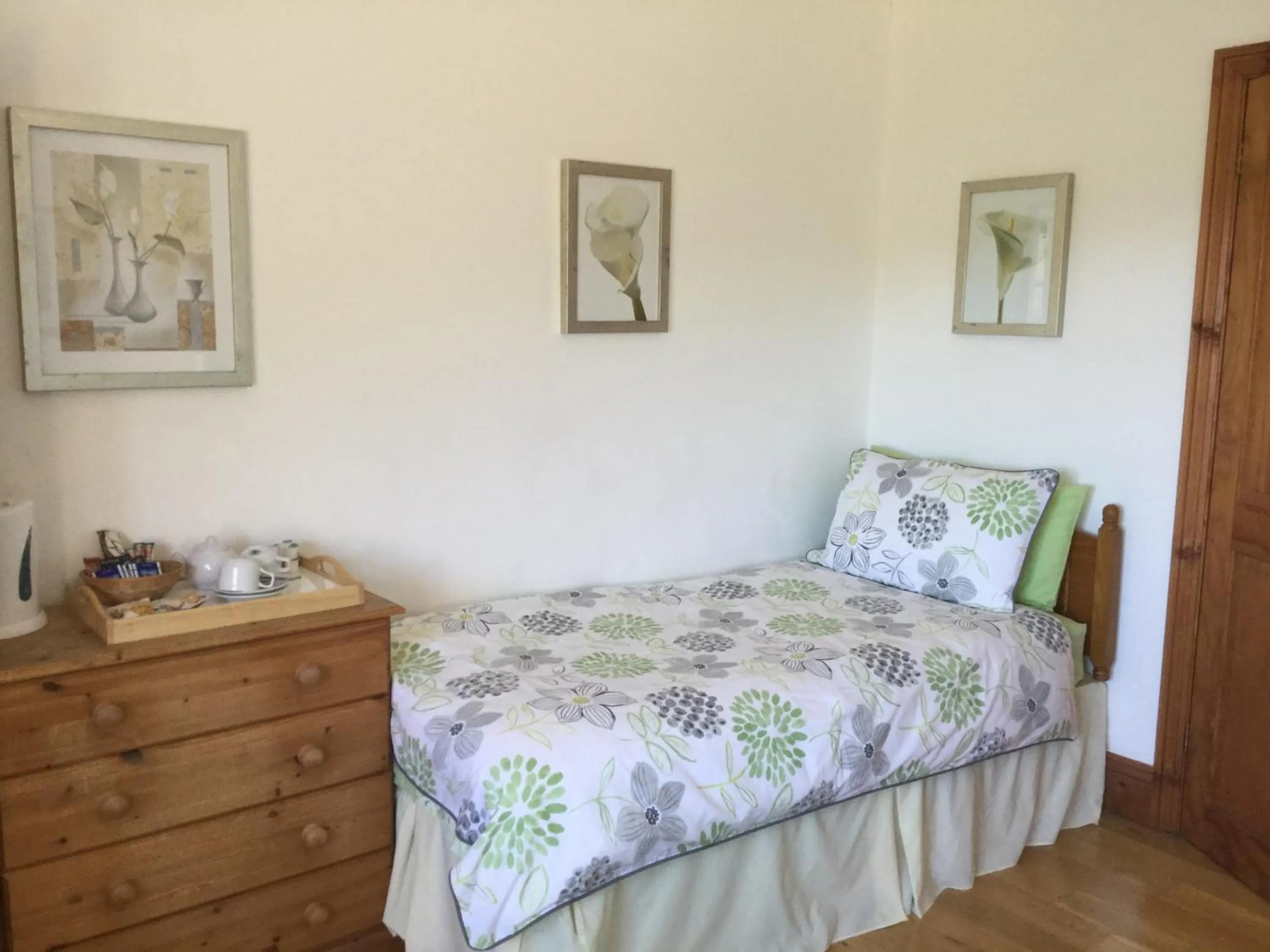 Bed in Coombe House B&B