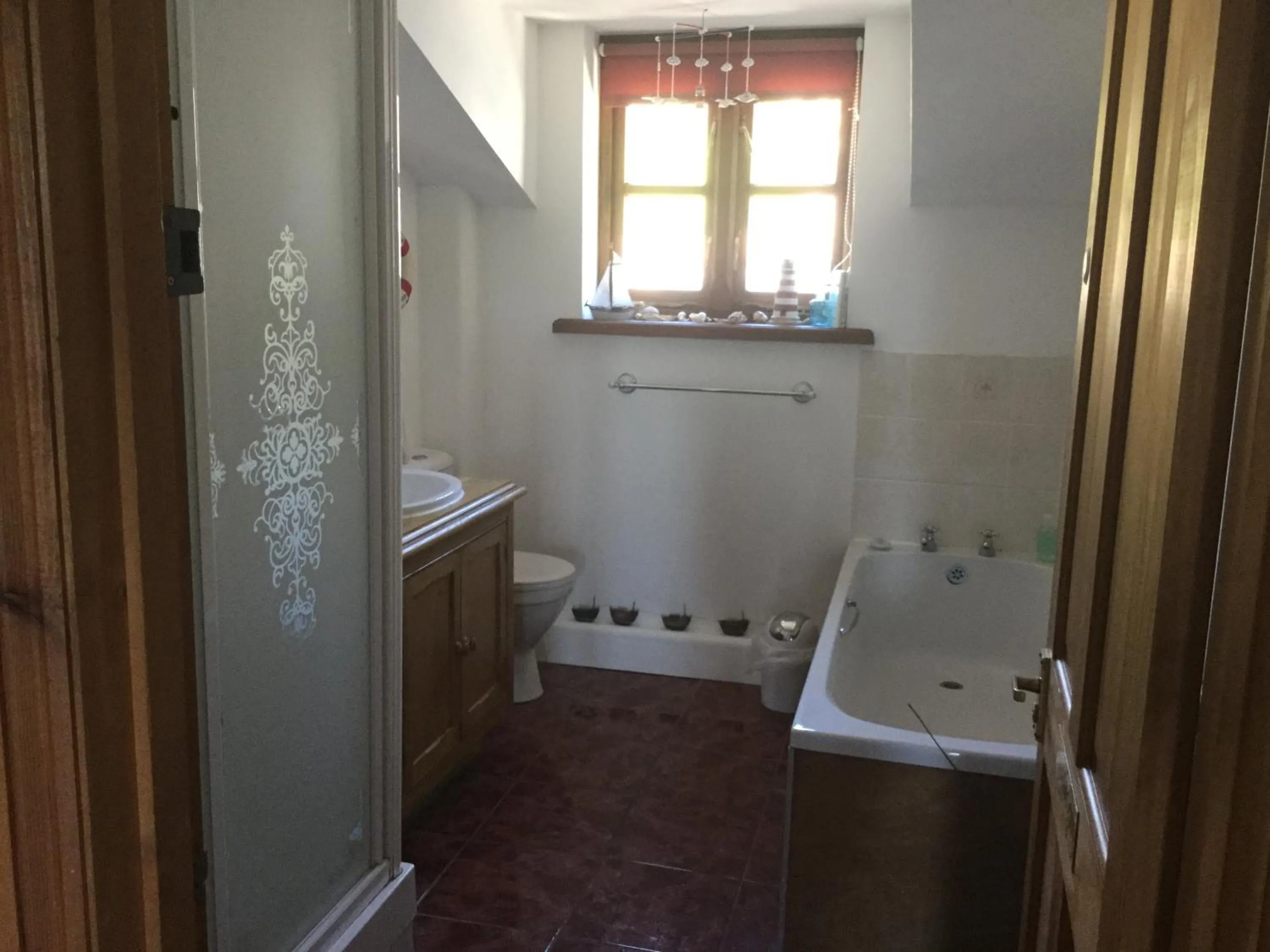 Bathroom in Coombe House B&B