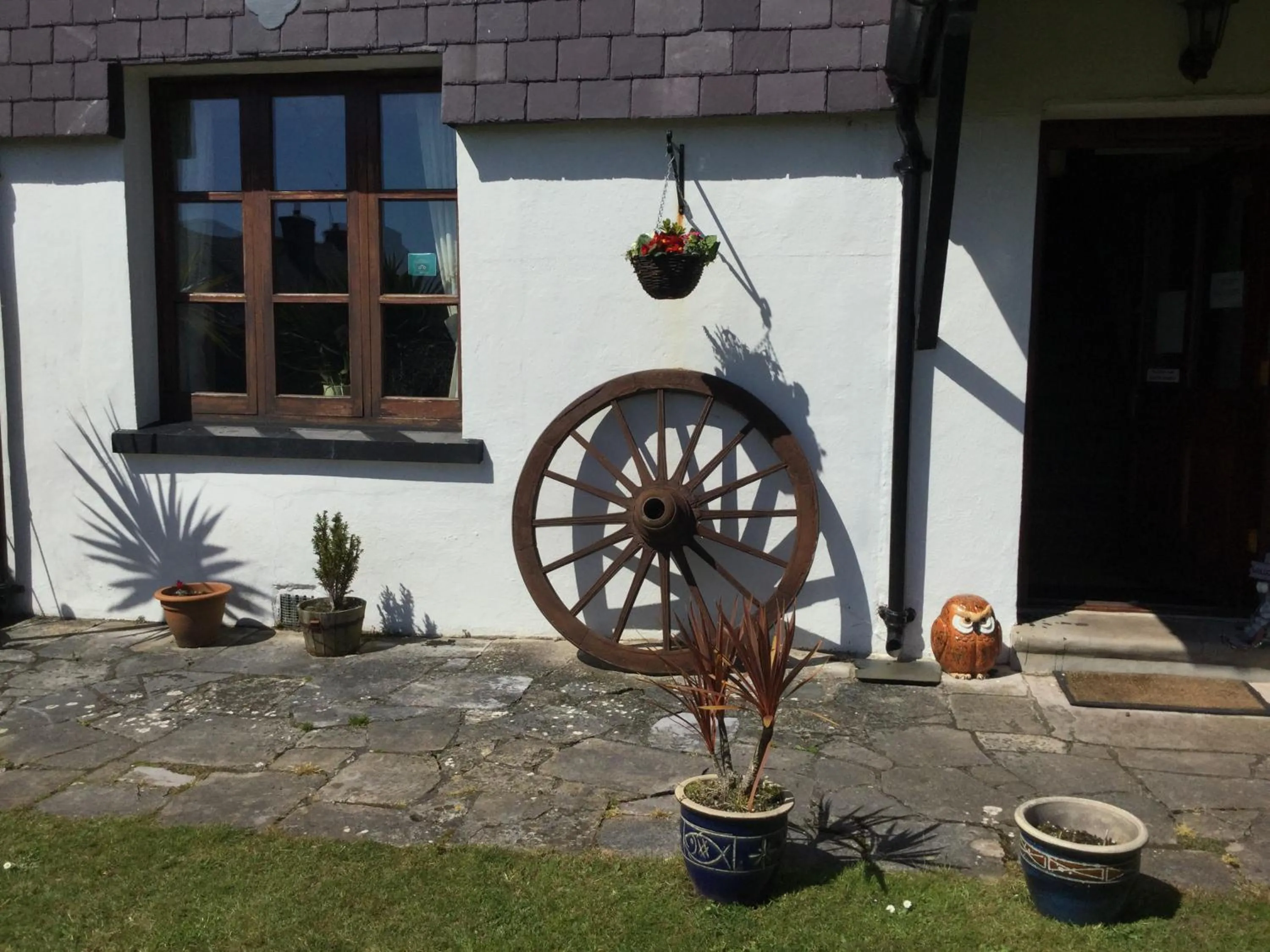 Facade/entrance in Coombe House B&B