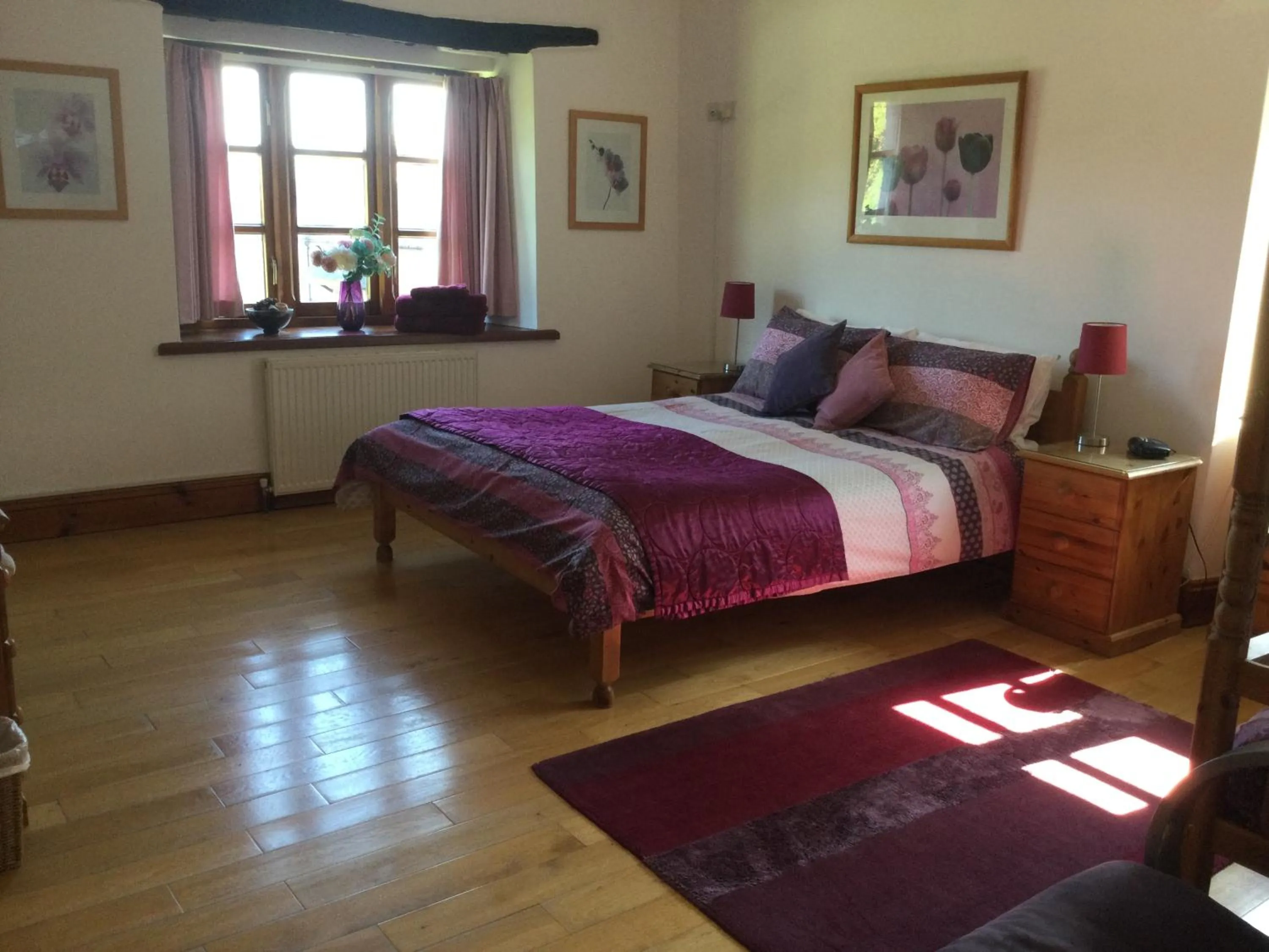 Bedroom, Bed in Coombe House B&B