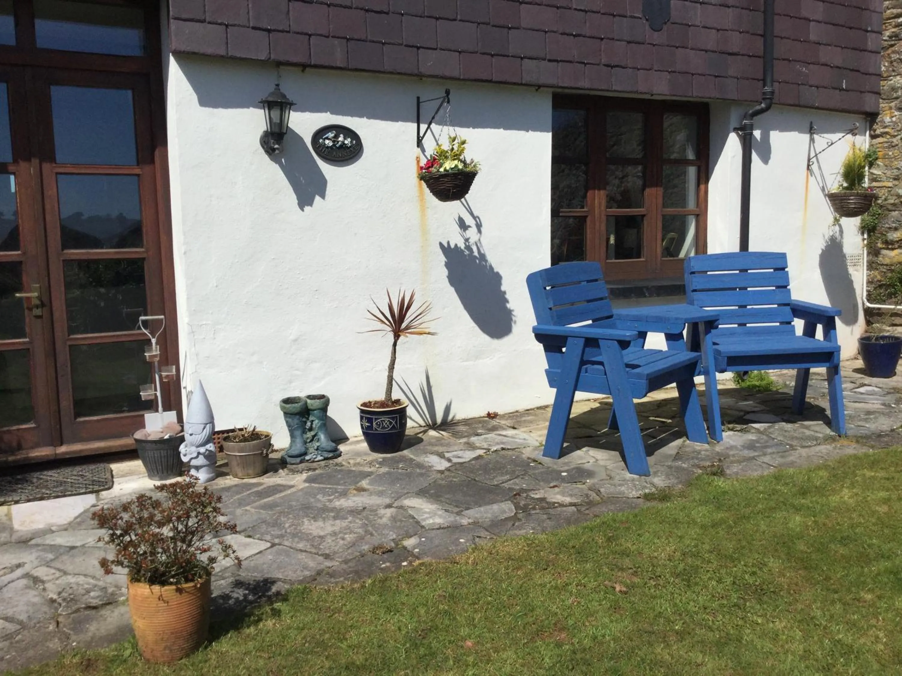 Facade/entrance in Coombe House B&B