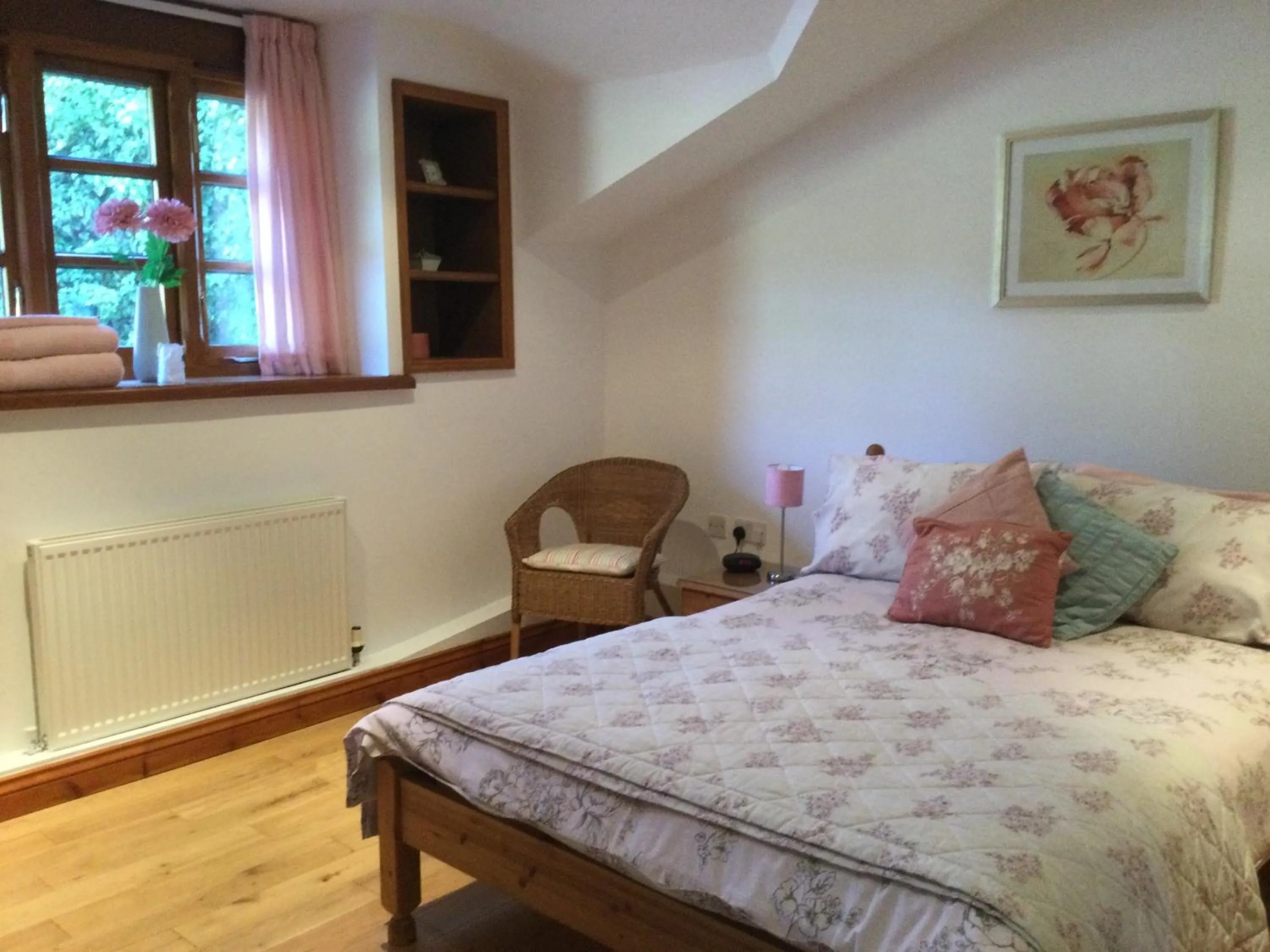 Bedroom, Bed in Coombe House B&B