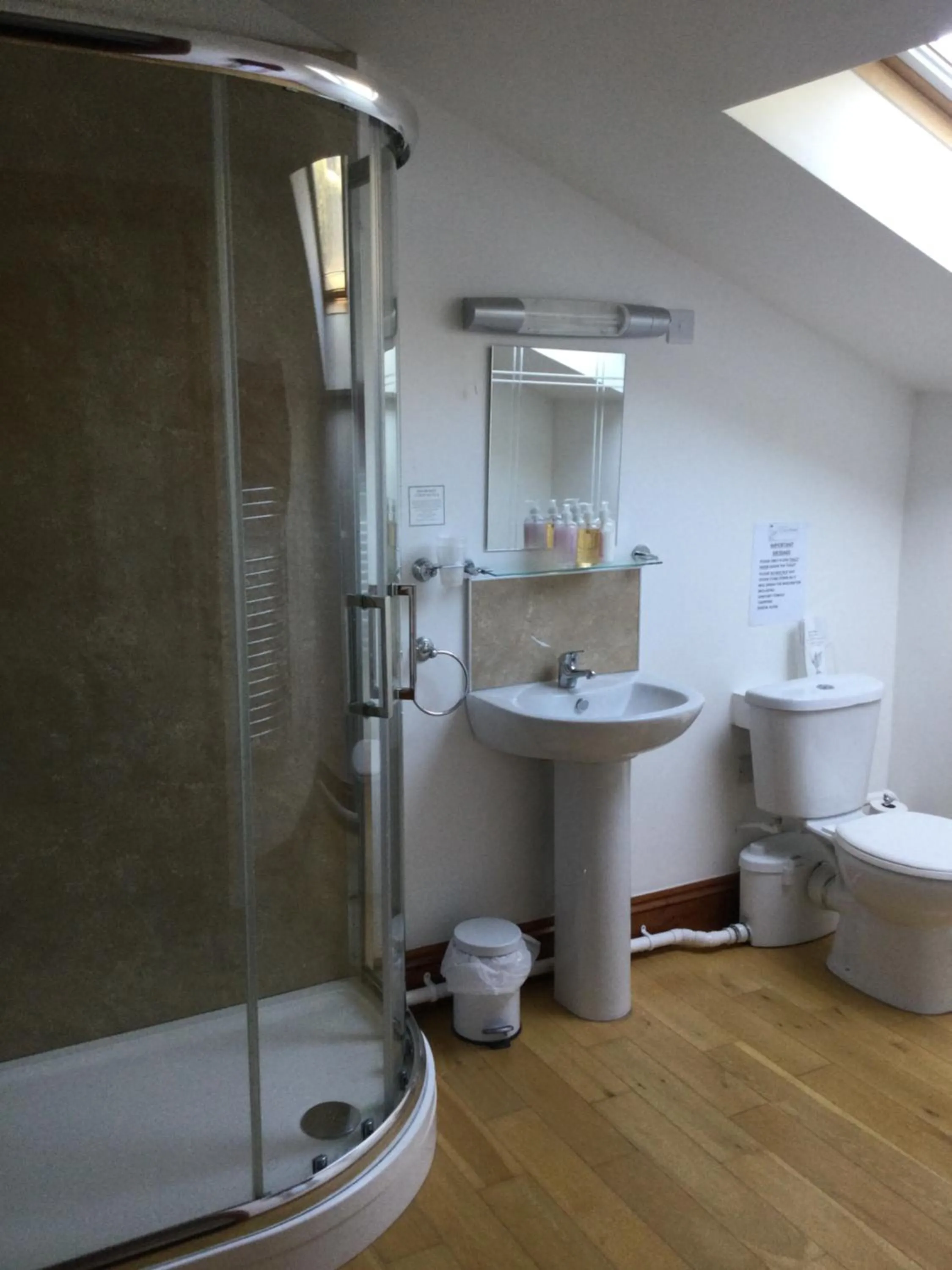 Bathroom in Coombe House B&B