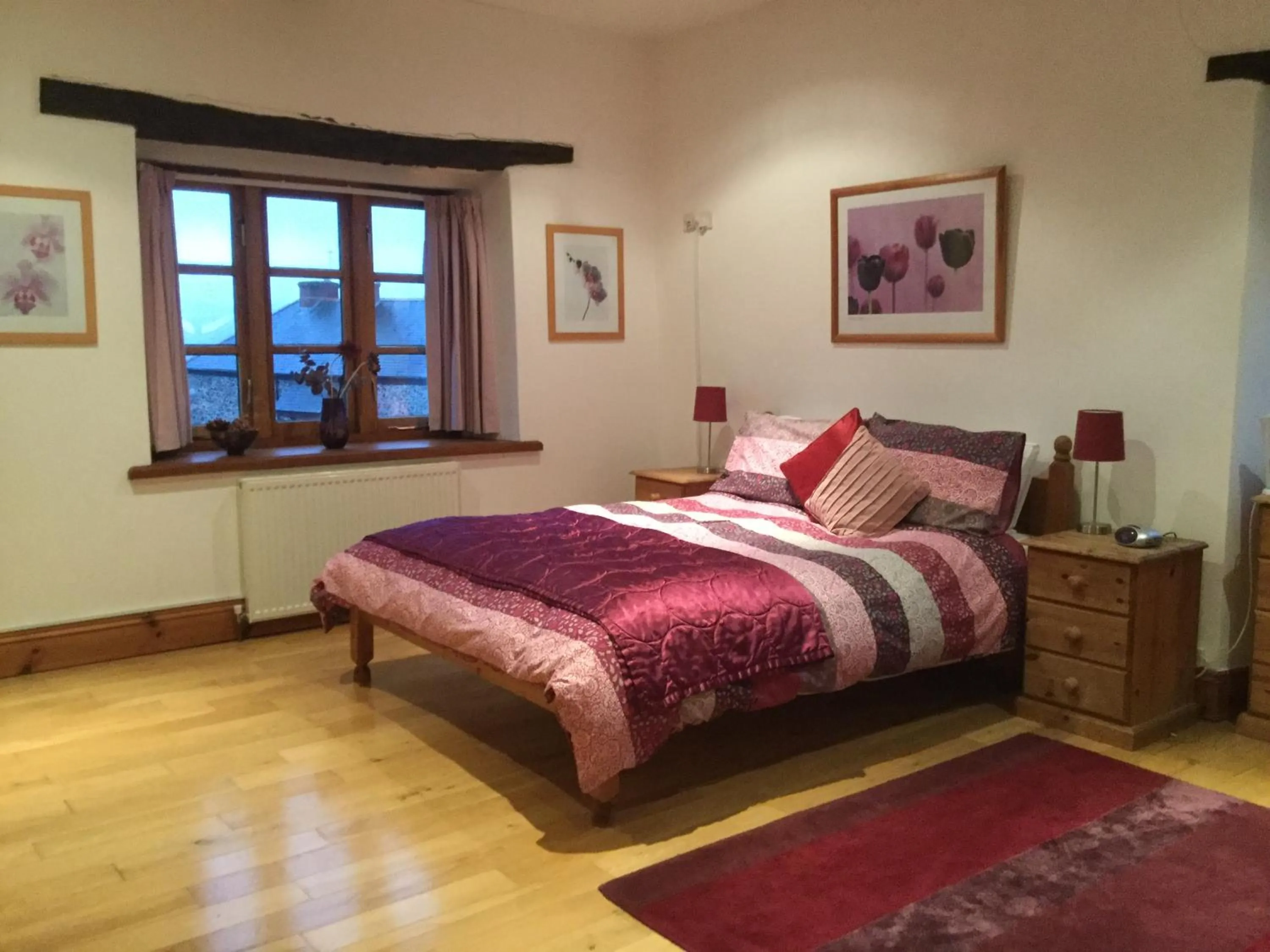 Bedroom, Bed in Coombe House B&B