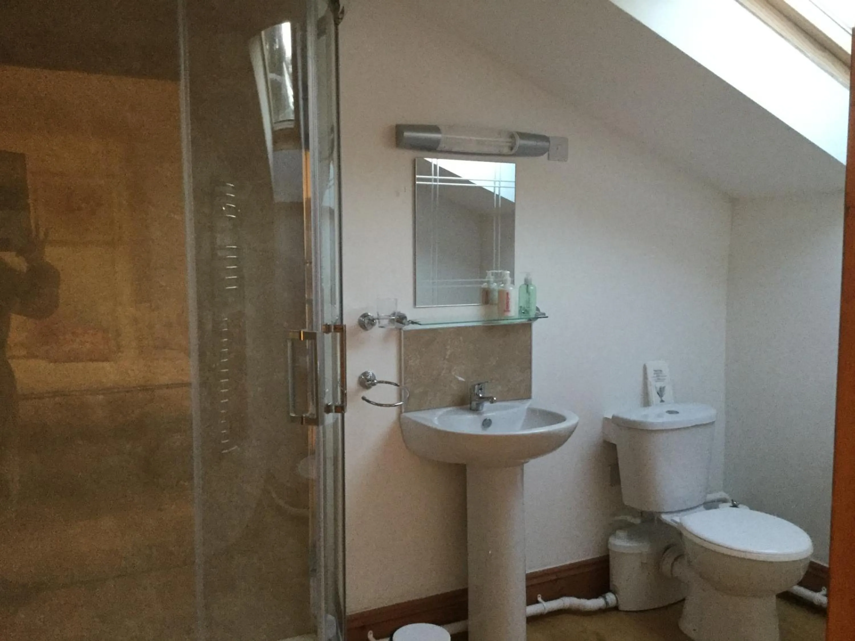 Bathroom in Coombe House B&B