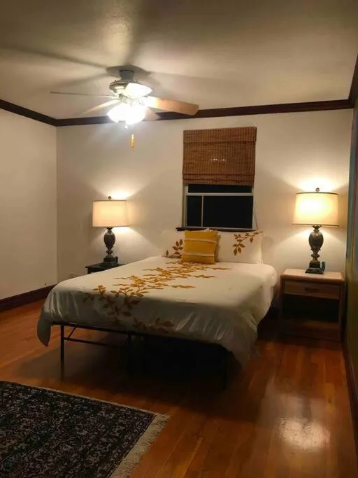 Hawaii Tropical Volcano mansion + Sauna