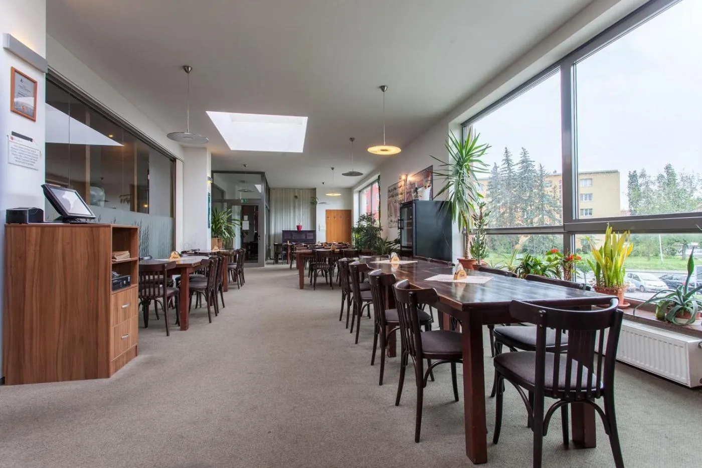 Restaurant/places to eat in Hotel Alfa