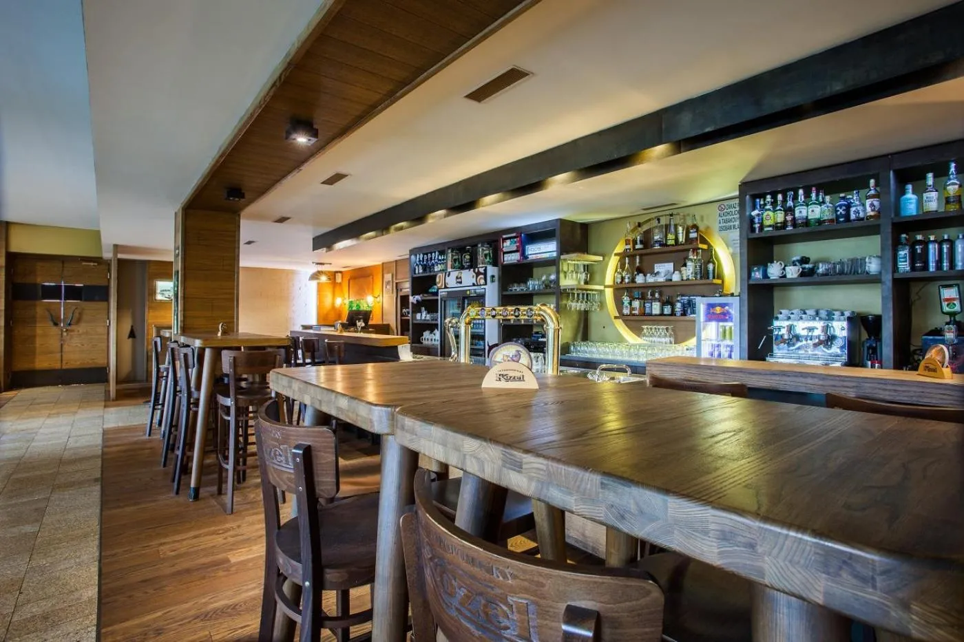 Restaurant/places to eat in Hotel Alfa