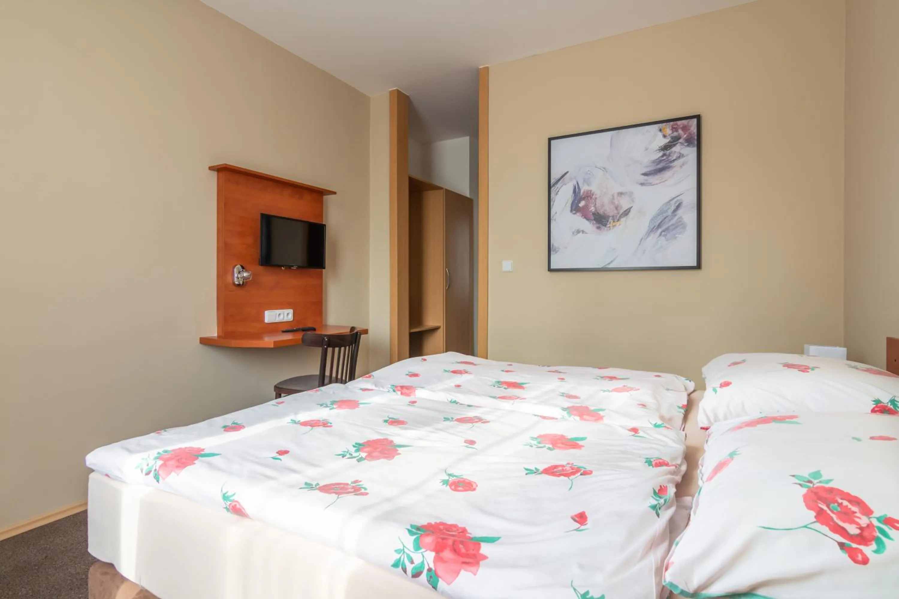 Photo of the whole room, Bed in Hotel Alfa