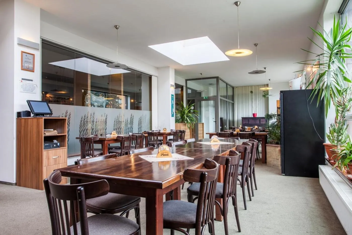 Restaurant/places to eat in Hotel Alfa