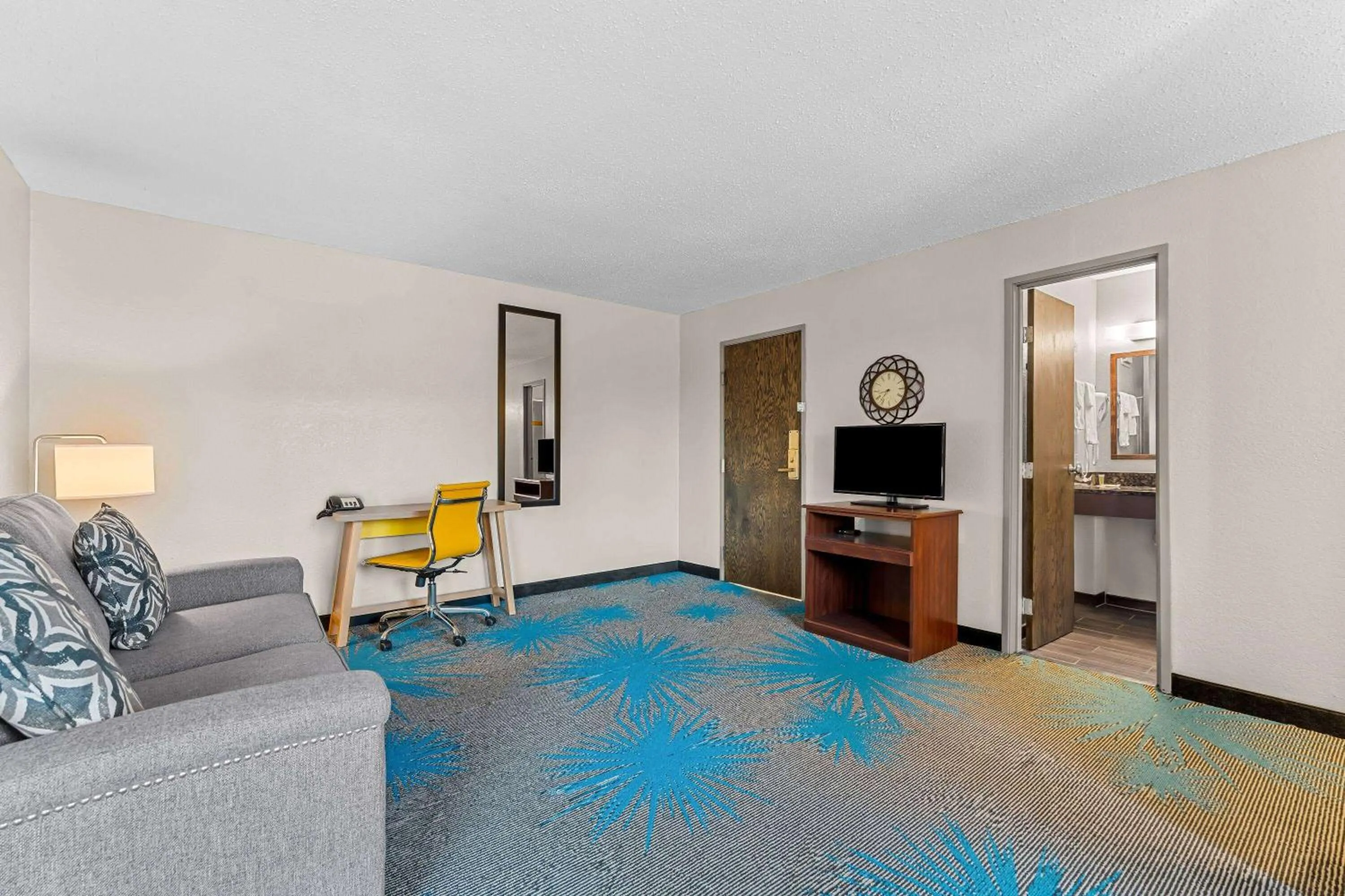 Photo of the whole room in Days Inn by Wyndham Sioux Falls