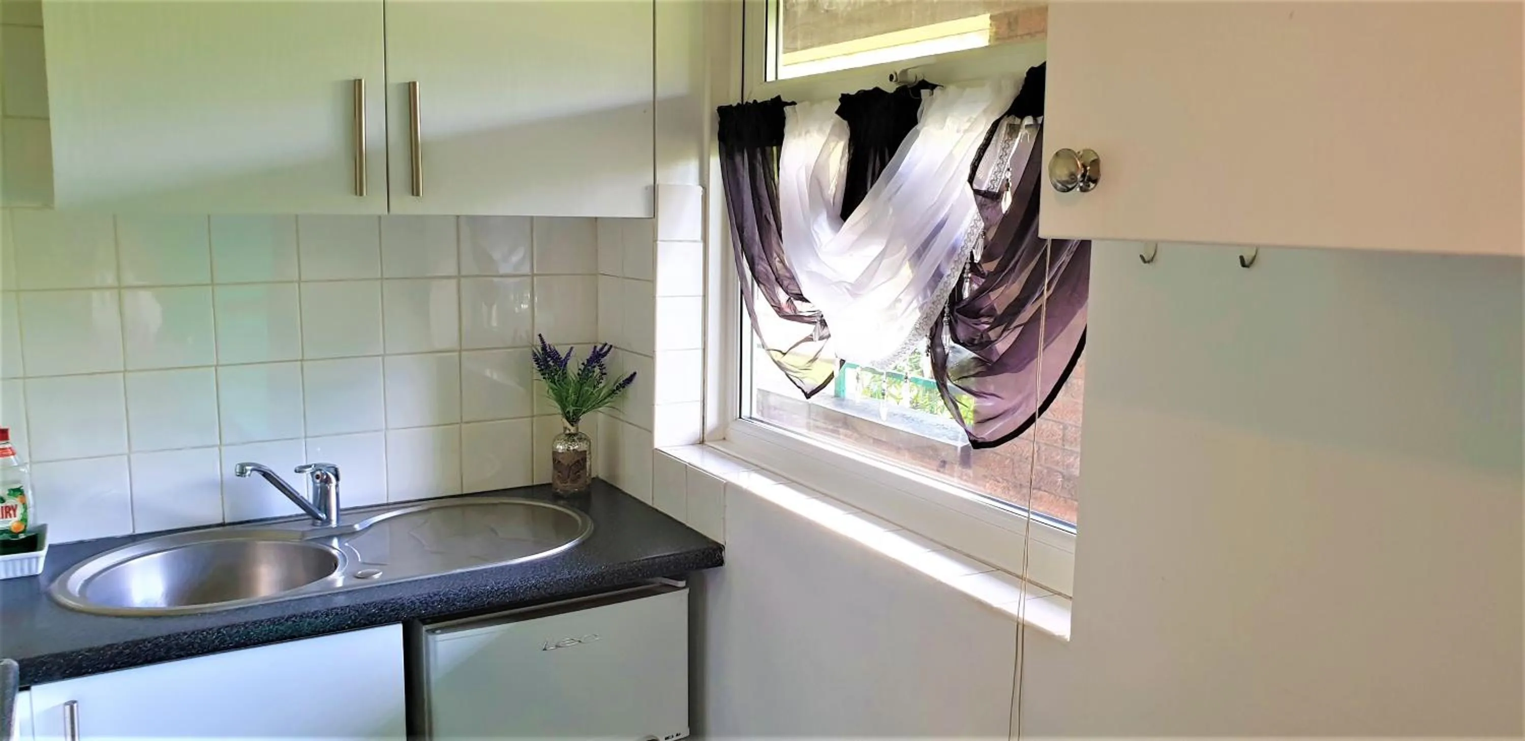 Kitchen or kitchenette in Town Centre Studio Flat!