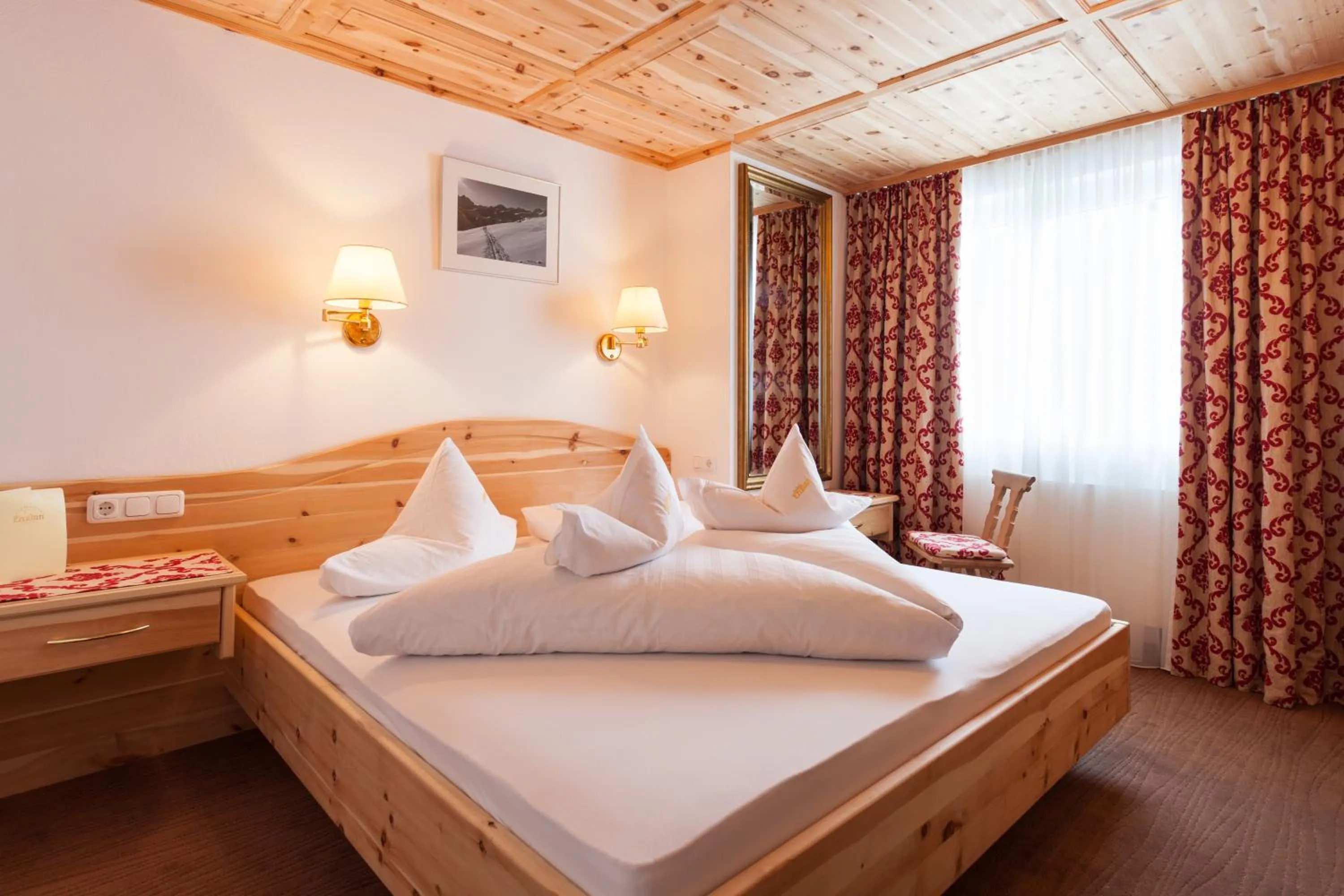 Photo of the whole room, Bed in Hotel Enzian