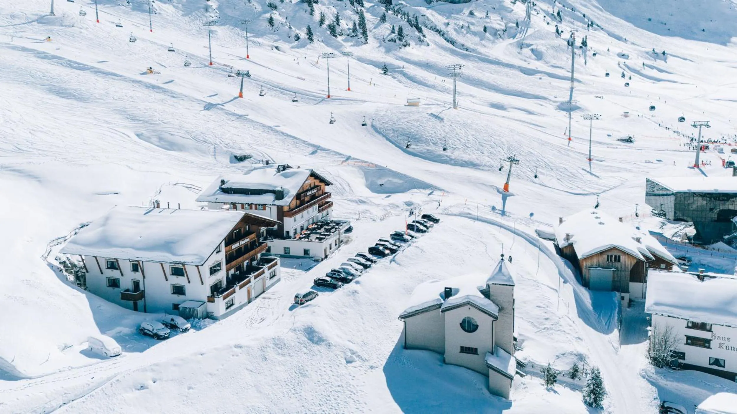 Skiing in Hotel Enzian