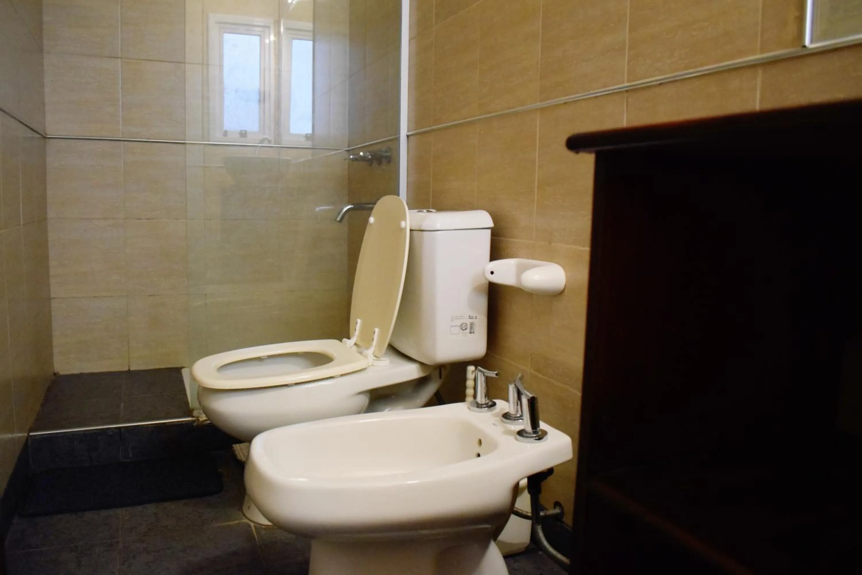 Shower in Link Cordoba Hostel