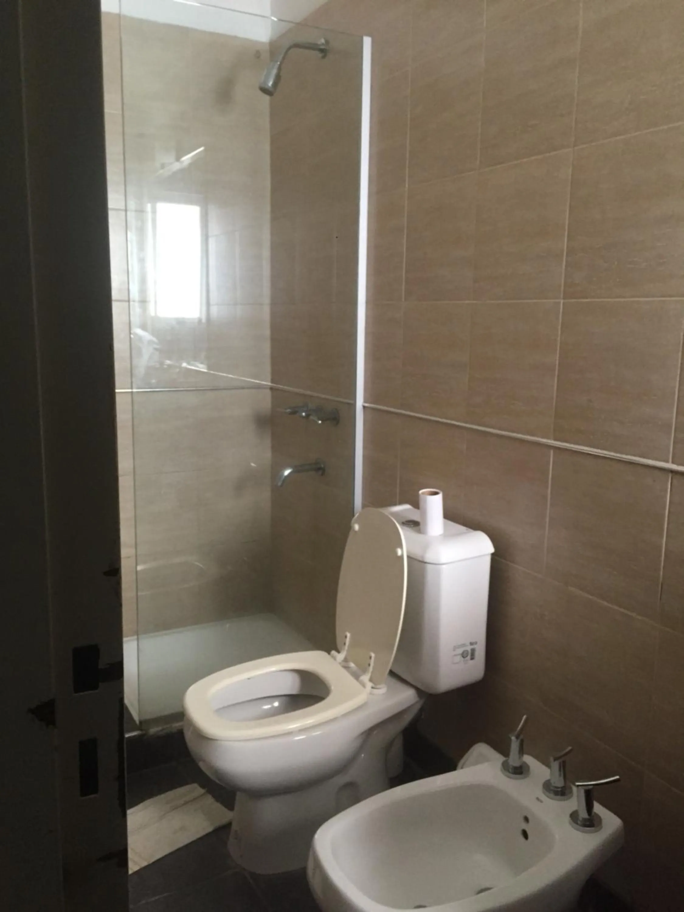 Shower in Link Cordoba Hostel