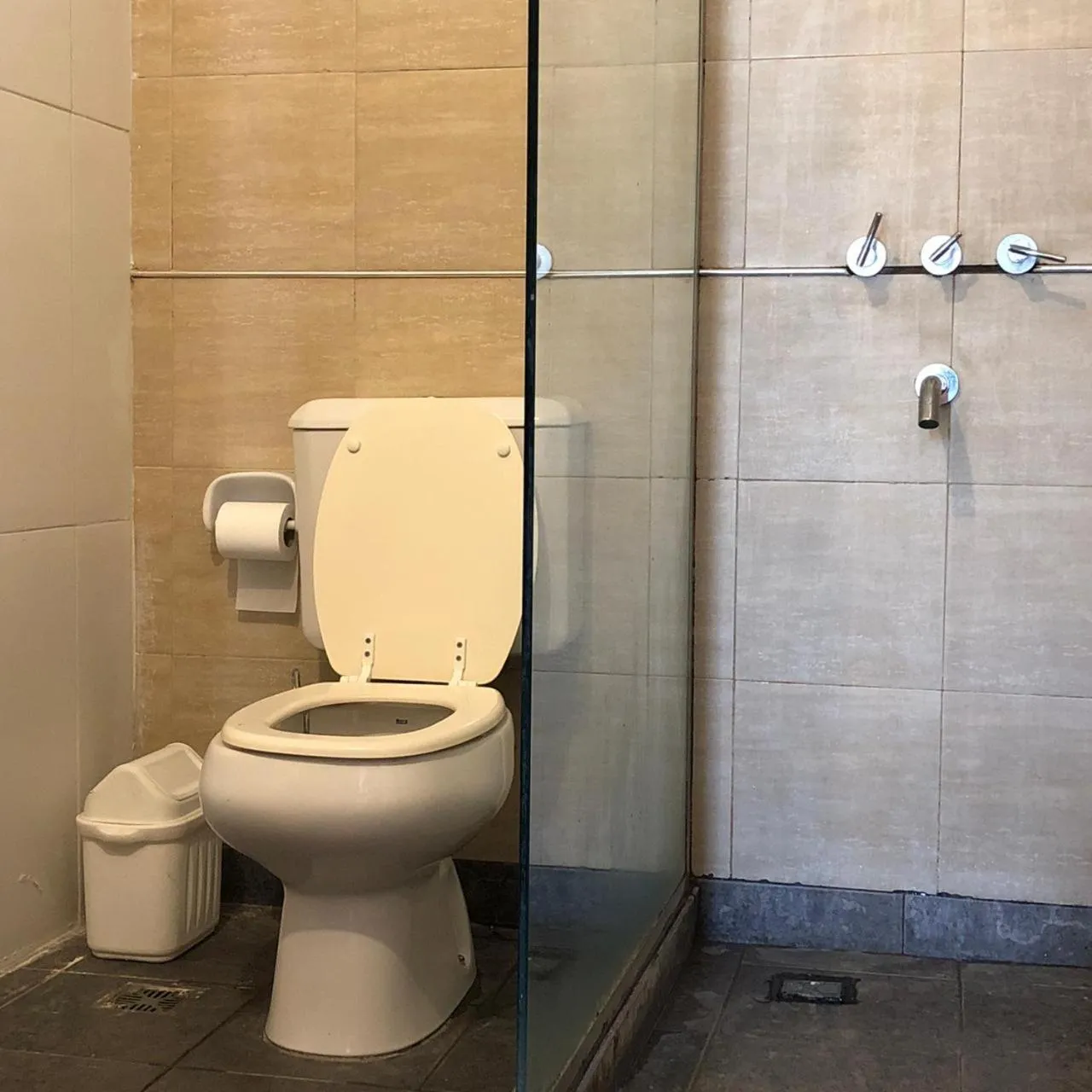 Shower in Link Cordoba Hostel