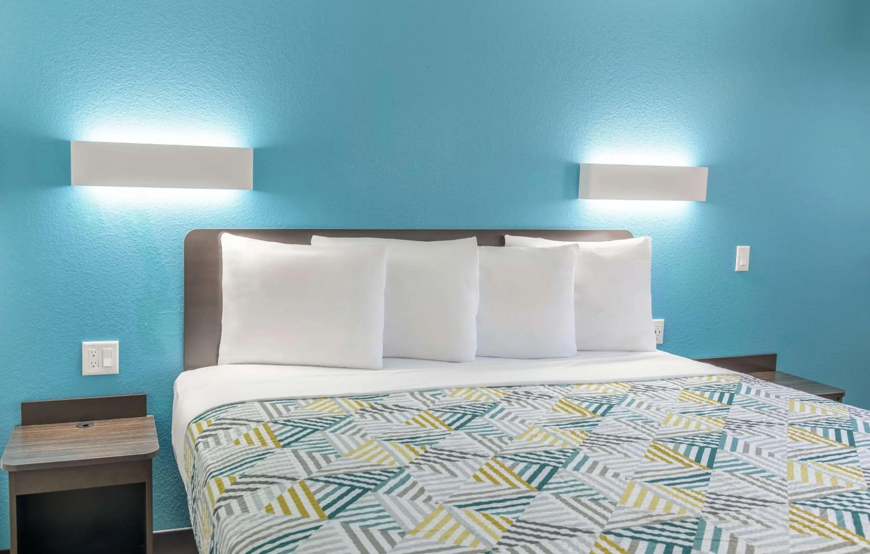 Bedroom, Bed in Motel 6-Sedalia, MO