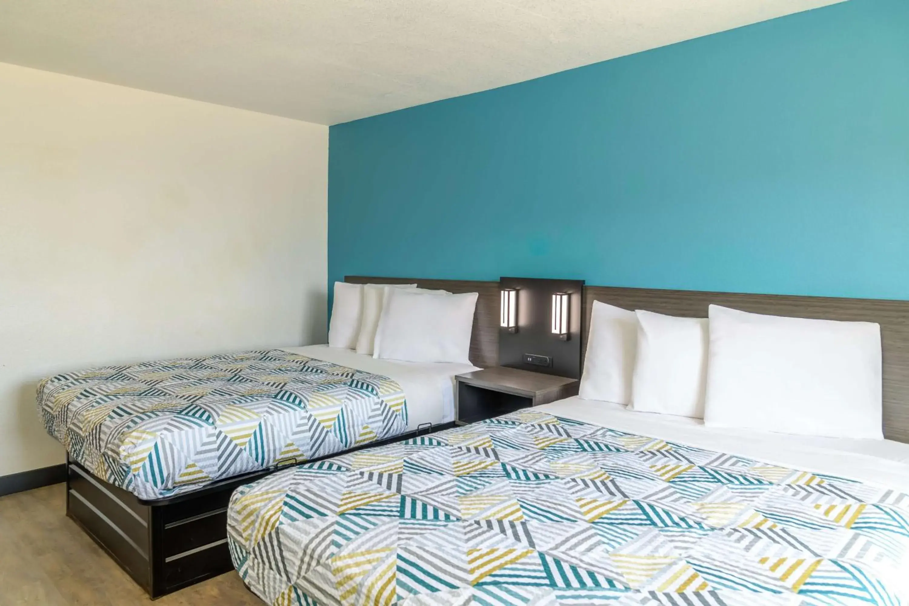 Quadruple Room - Non-Smoking in Motel 6-Sedalia, MO Quadruple Room - Non-Smoking in Motel 6-Sedalia, MO