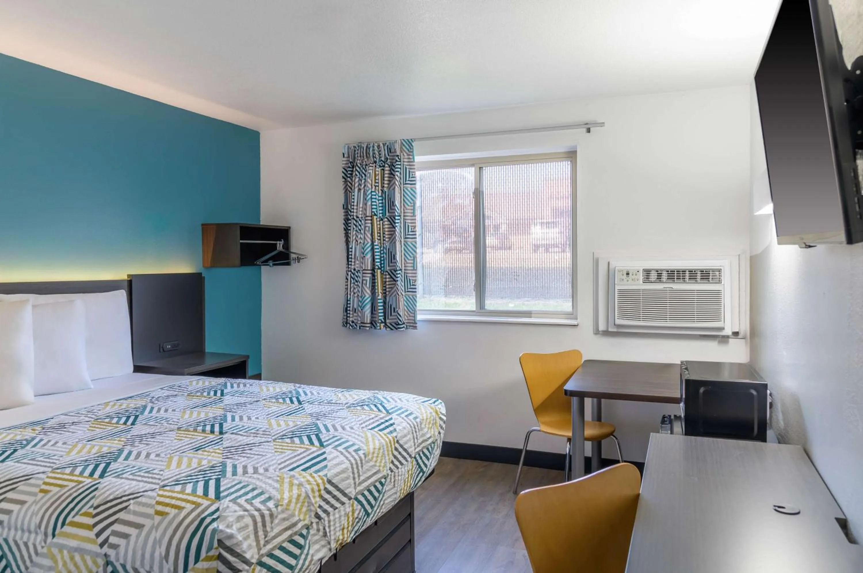 Bedroom, Bed in Motel 6-Sedalia, MO