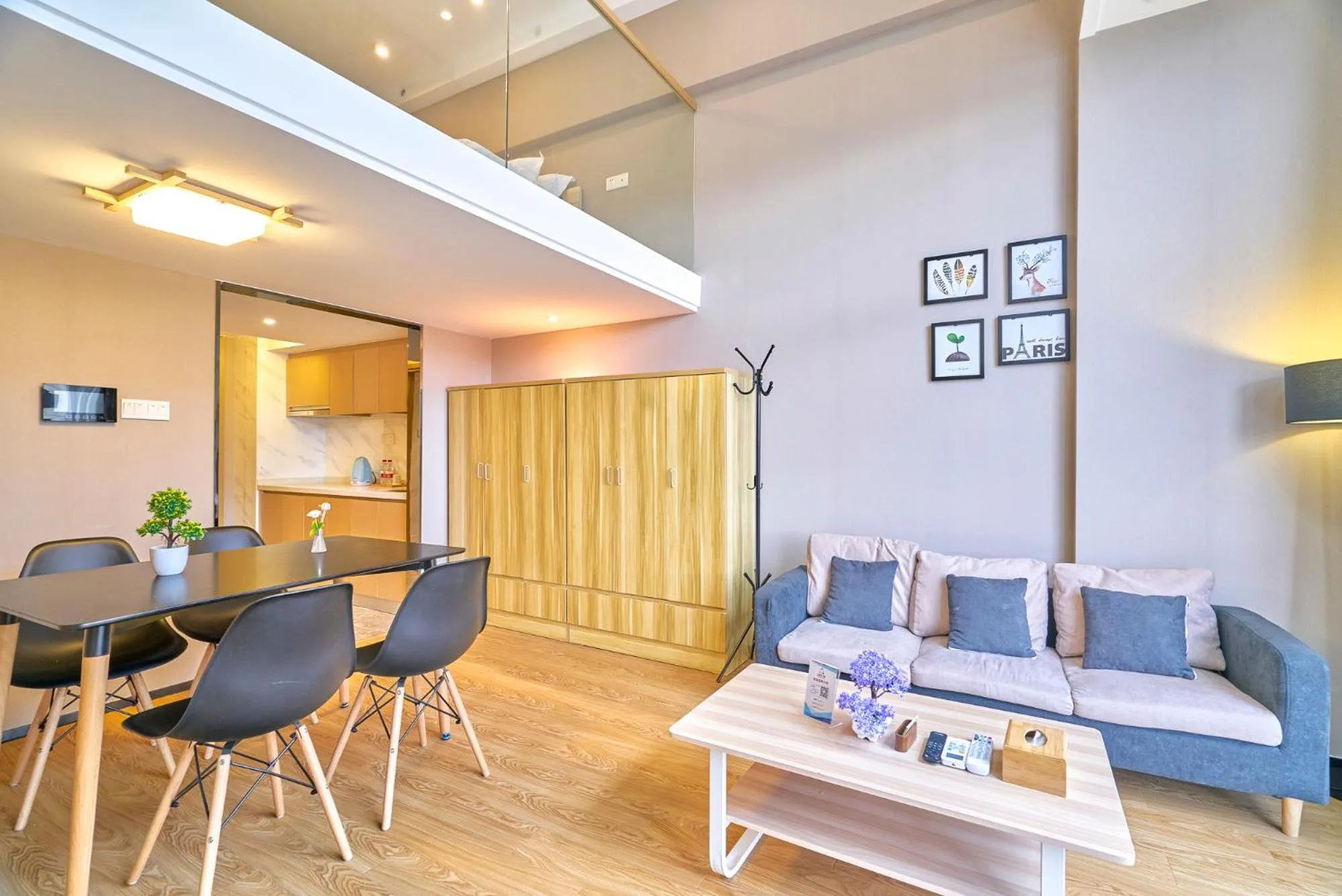 Living room in Plesant Daily Rental Apartment