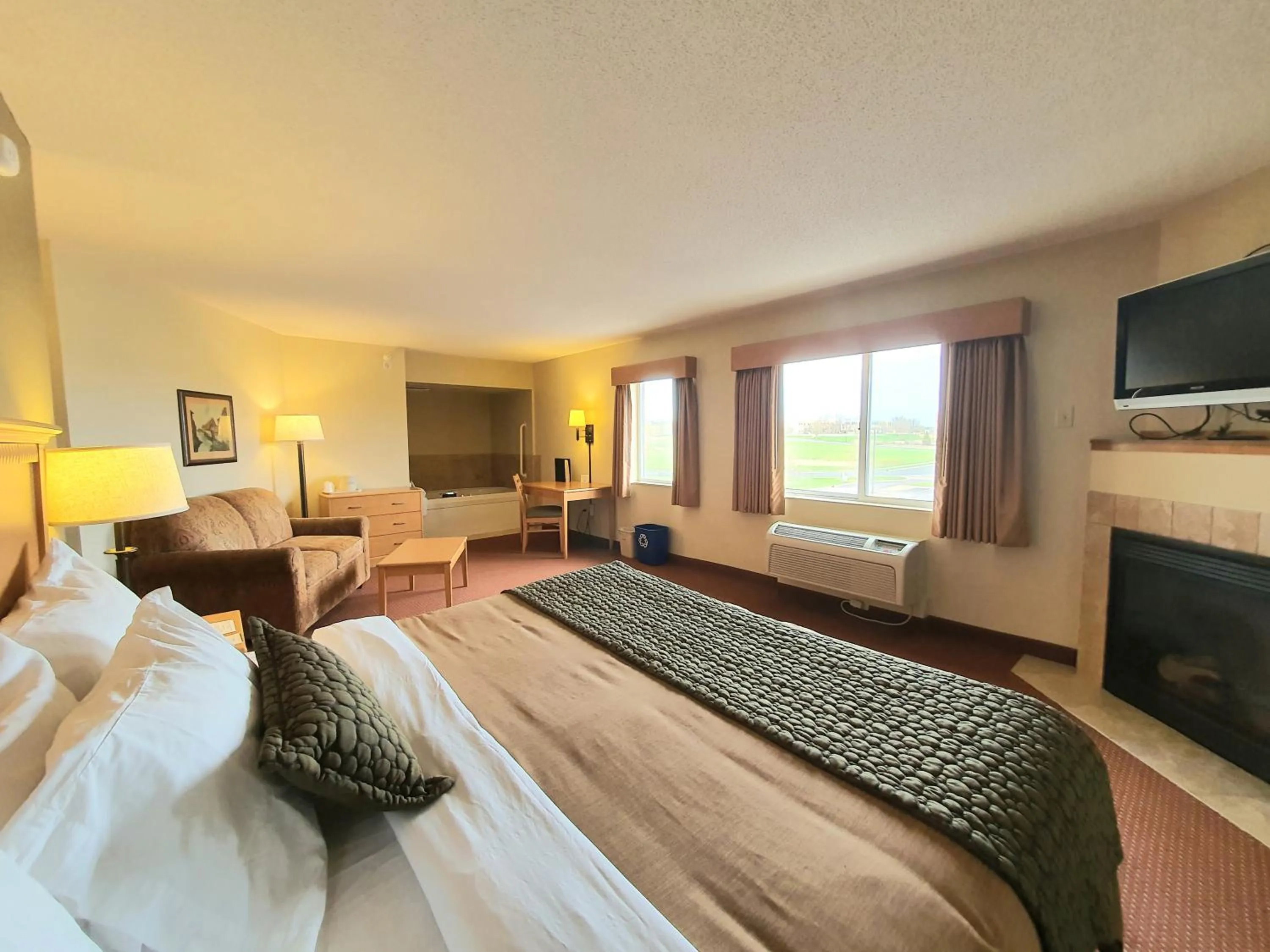 Bed in AmeriVu Inn and Suites - Waconia