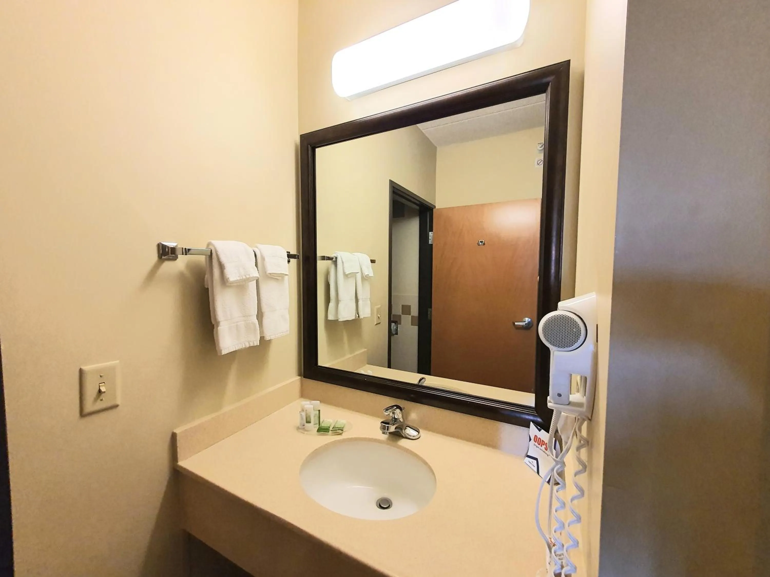 AmeriVu Inn and Suites - Waconia