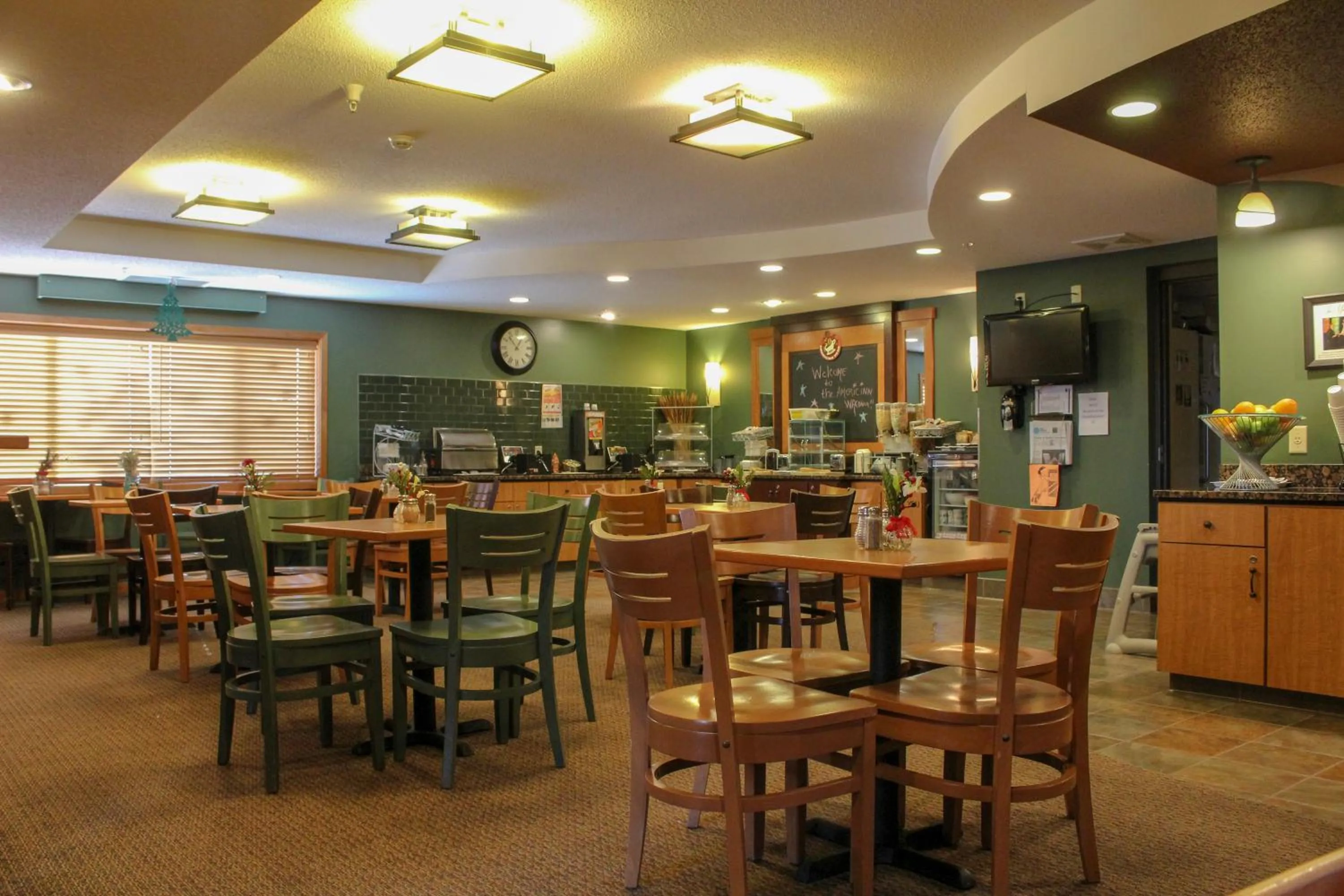 American breakfast in AmeriVu Inn and Suites - Waconia
