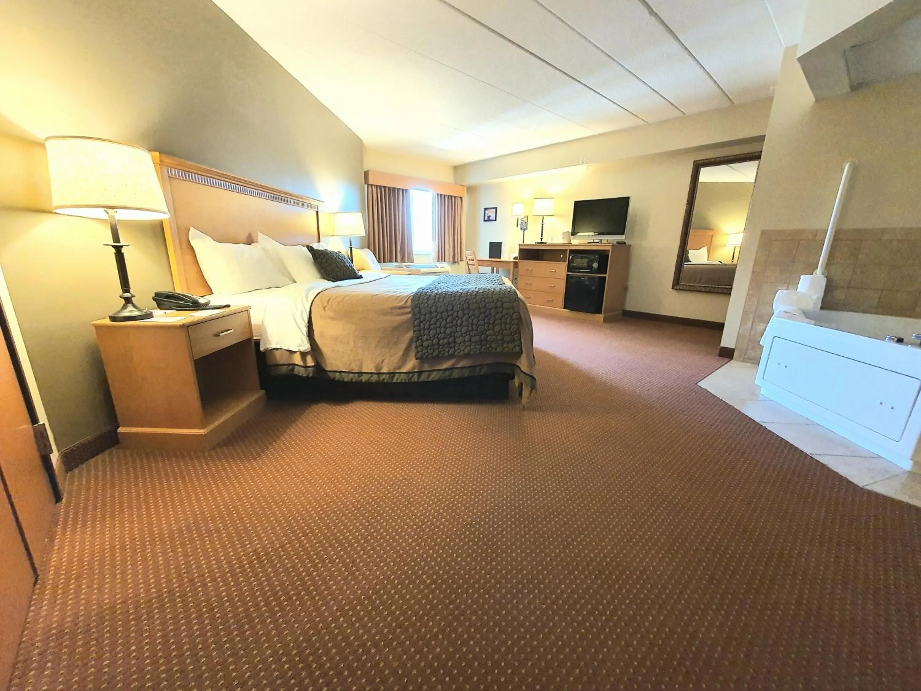 Bed in AmeriVu Inn and Suites - Waconia