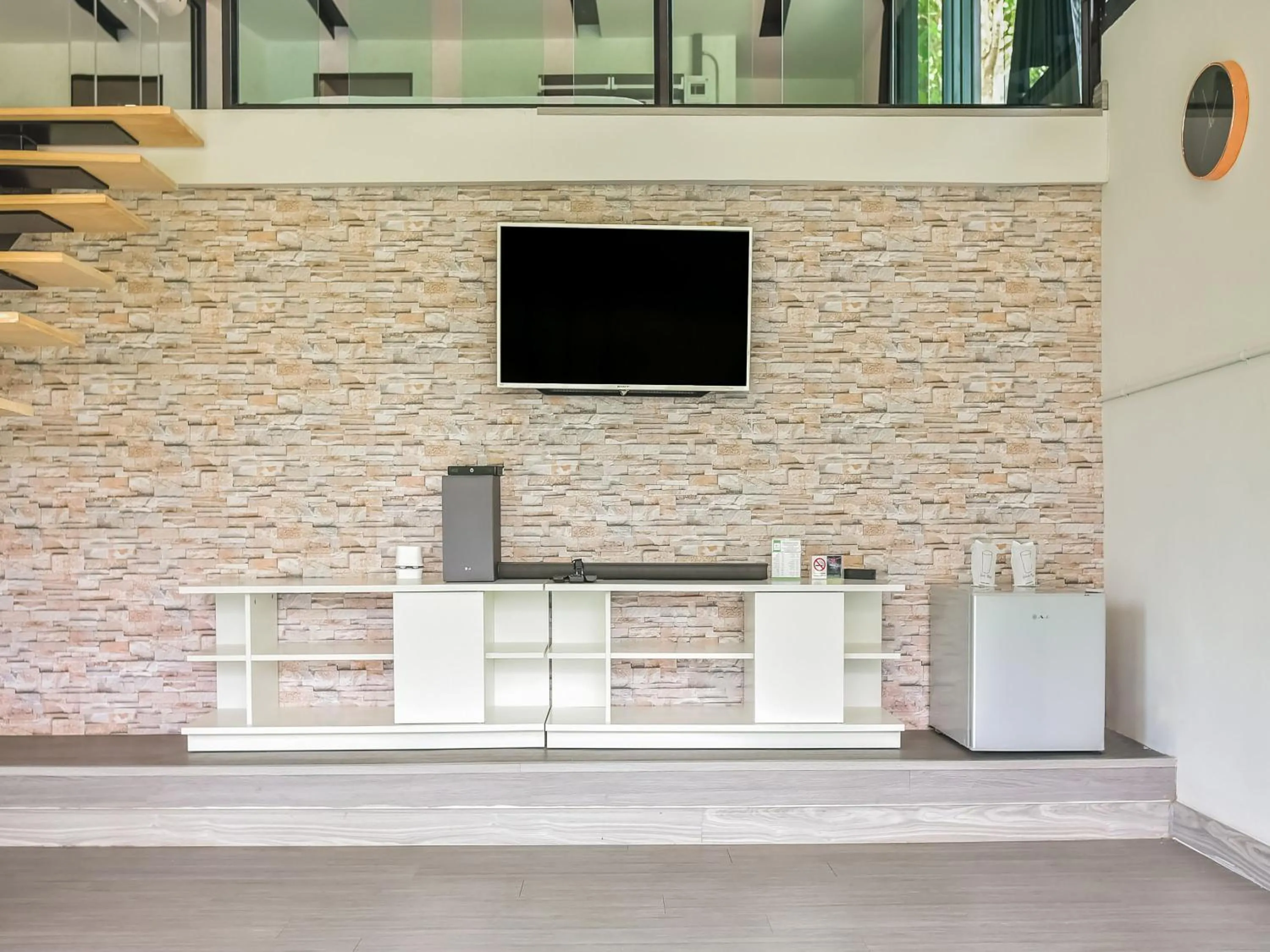 TV and multimedia in Nana River Kaeng Krachan