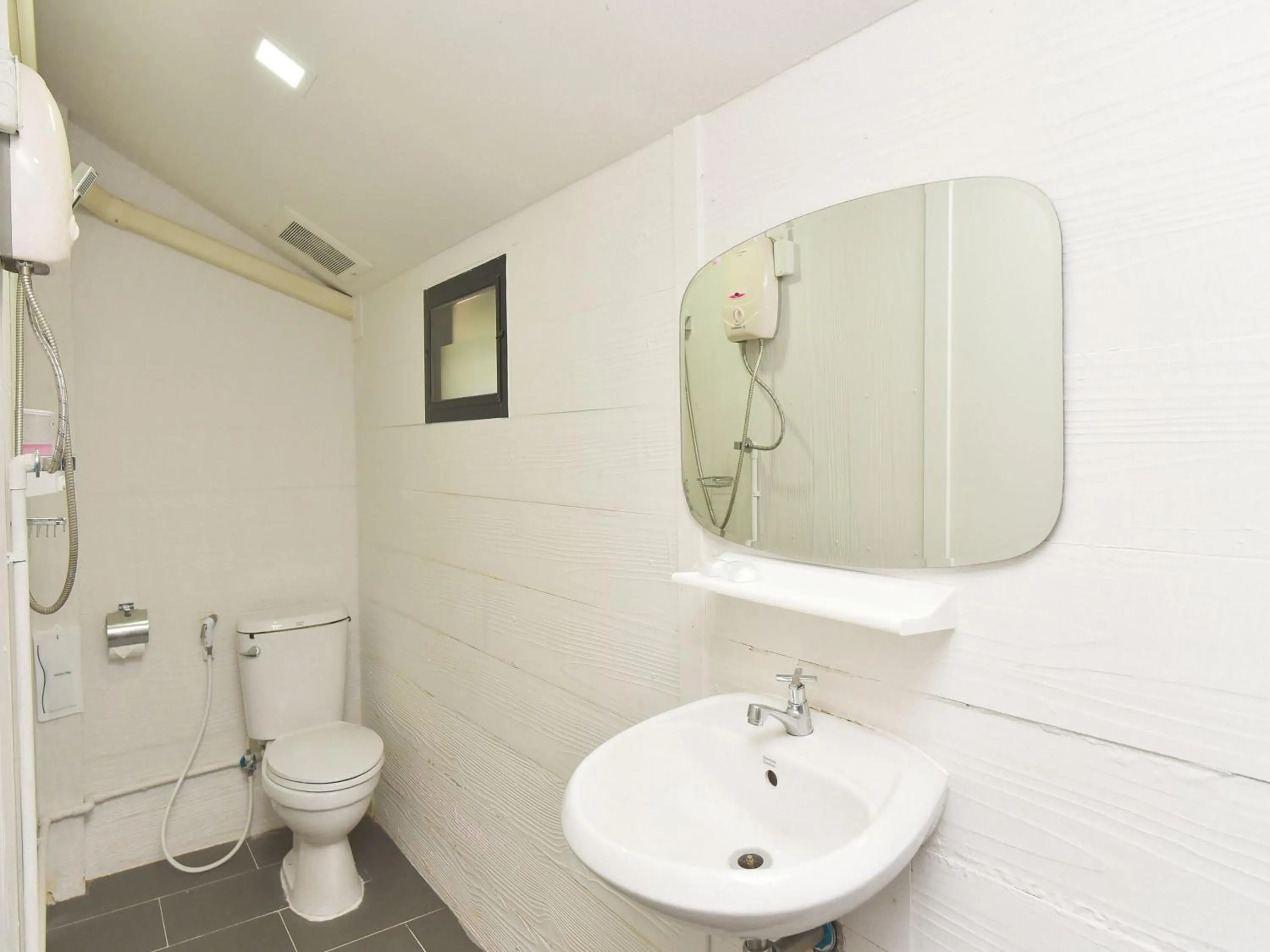 Bathroom in Nana River Kaeng Krachan