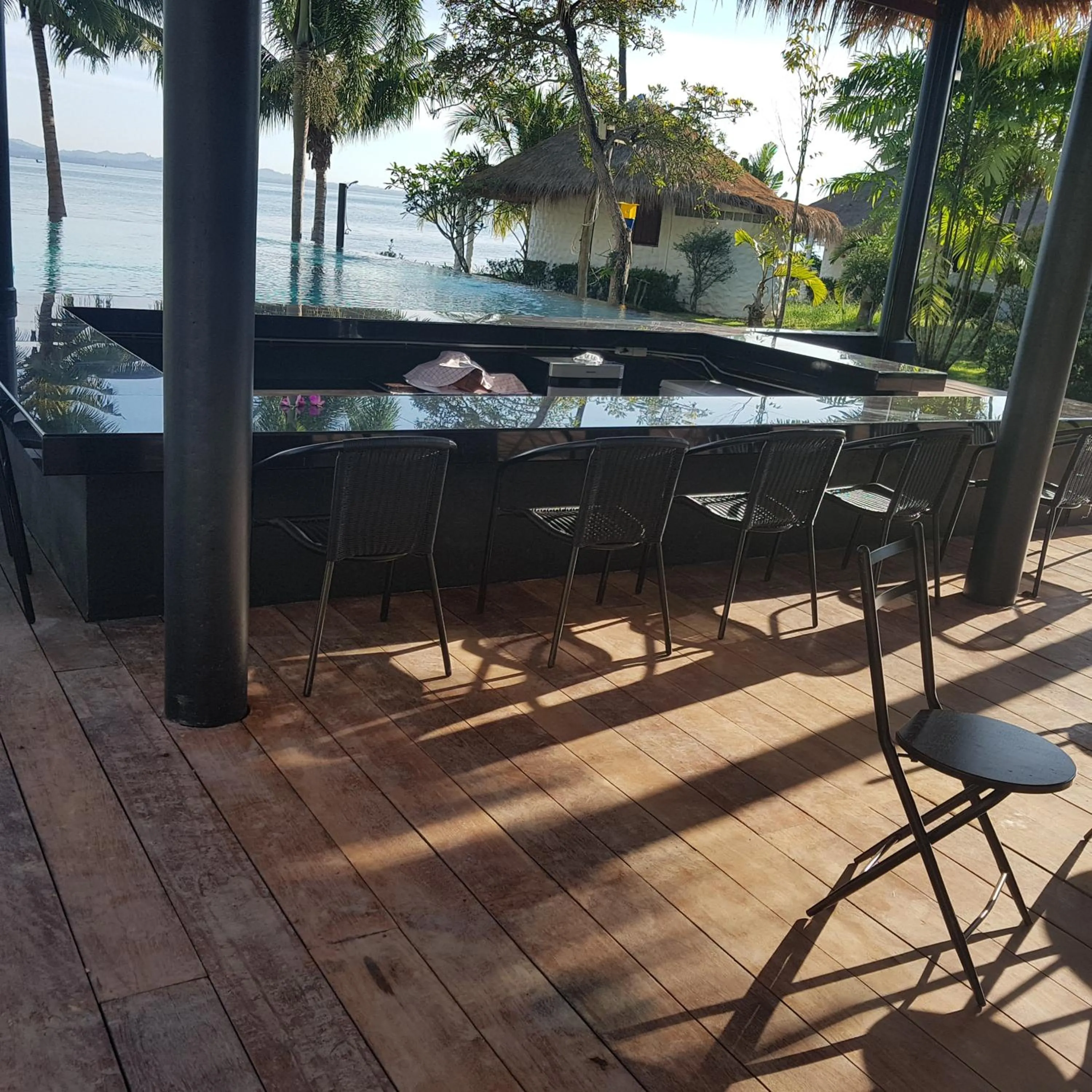 Lounge or bar in Sunrise Beach Resort