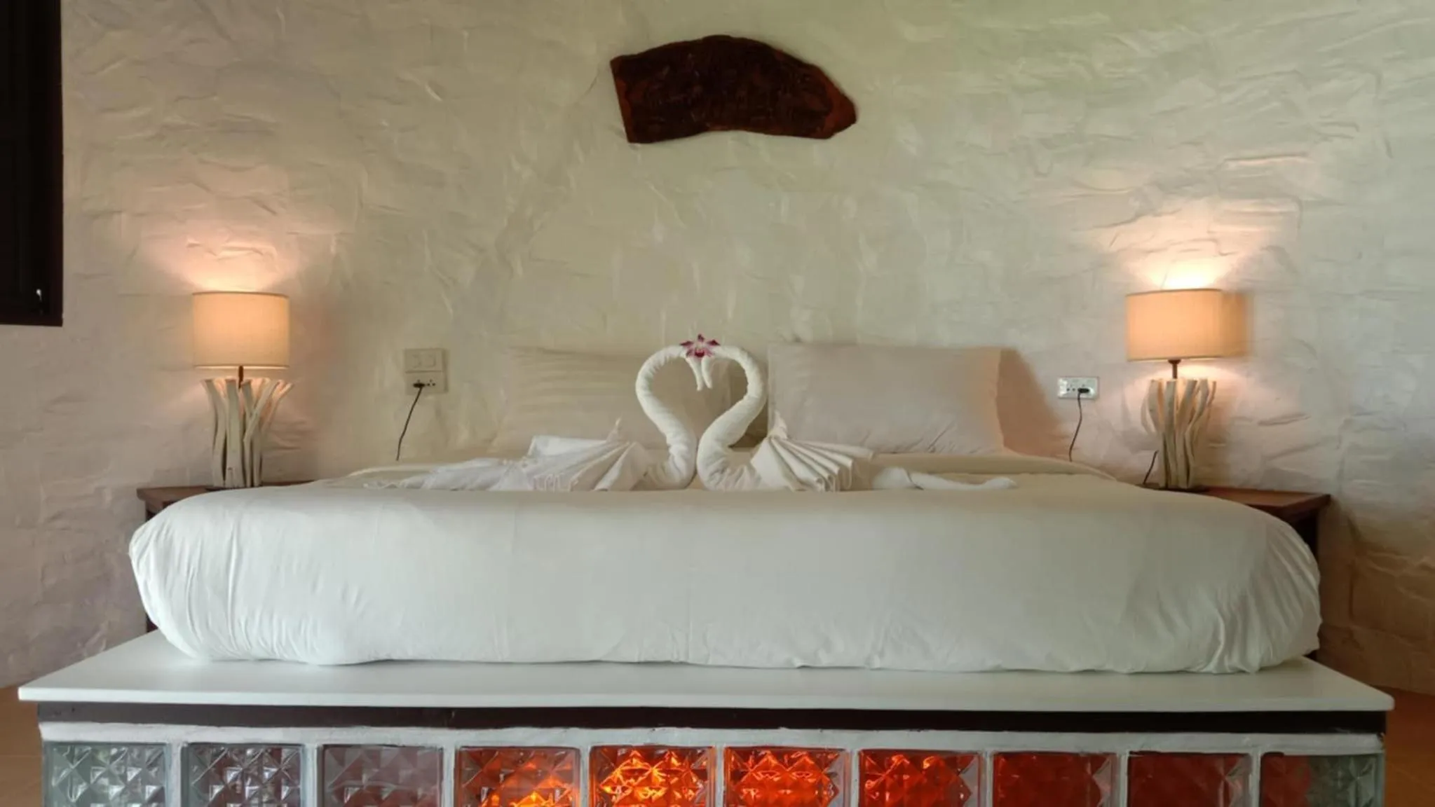 Bed in Sunrise Beach Resort