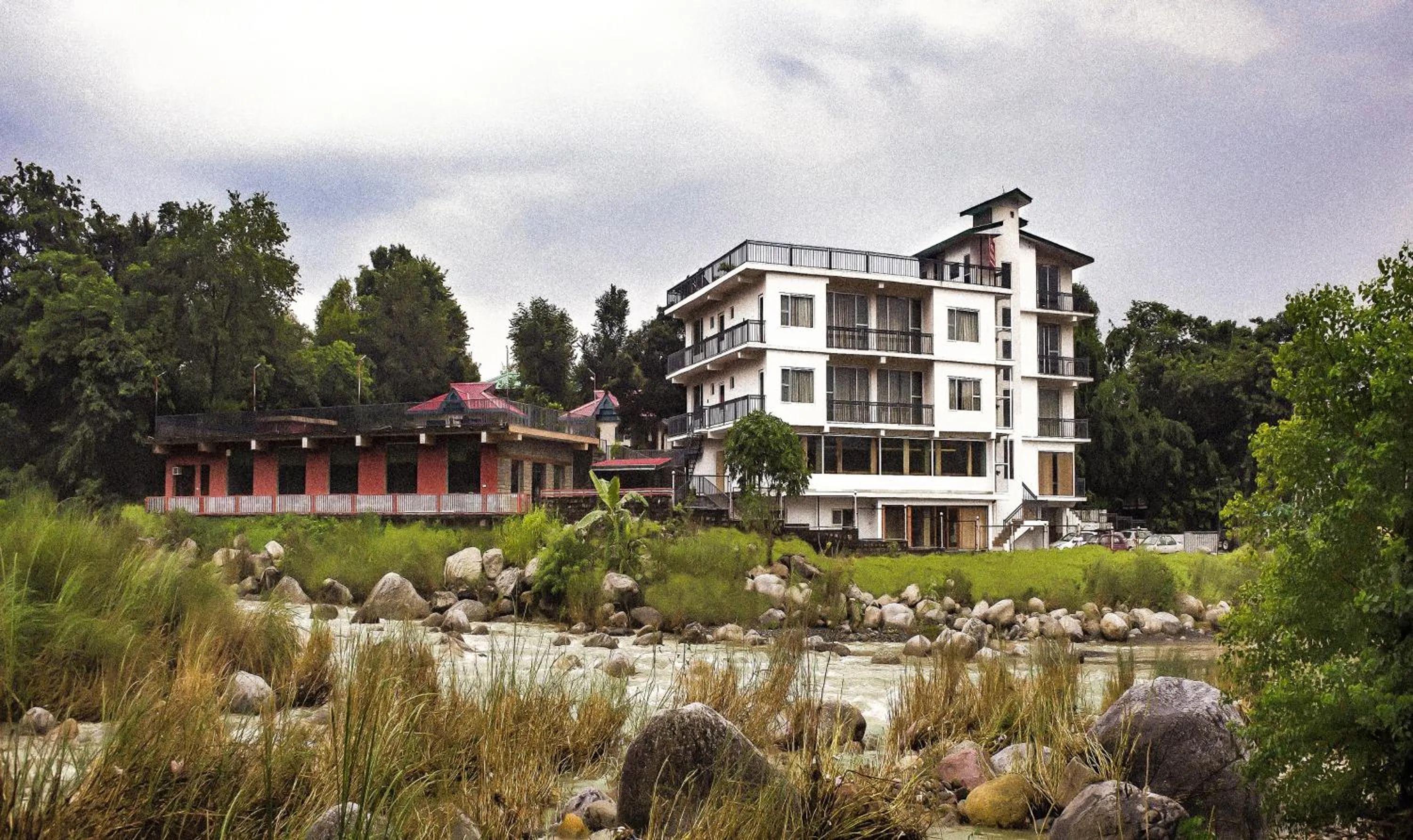 Property building in Hotel River Retreat