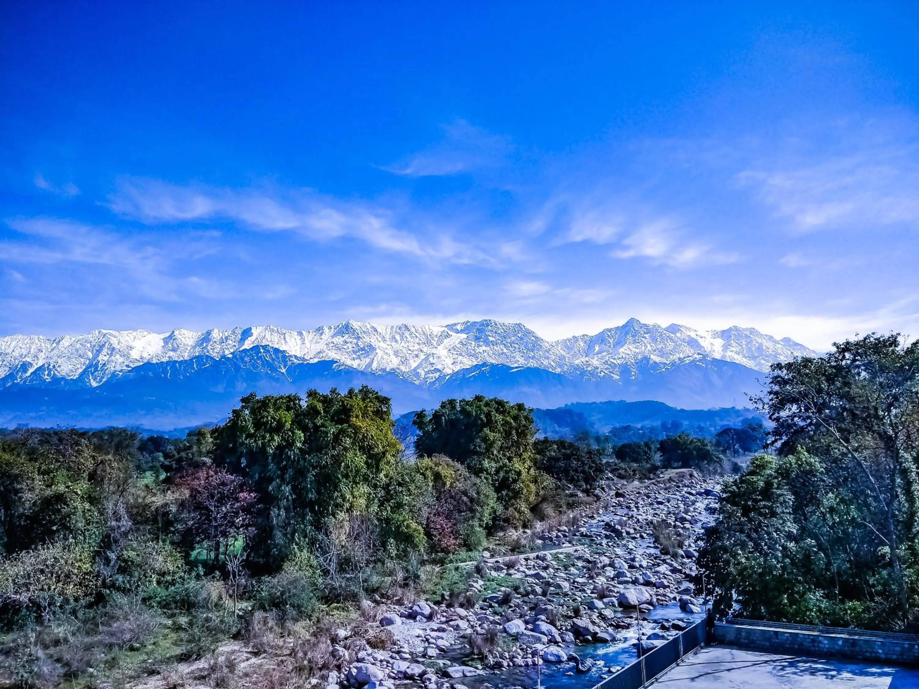 Facade/entrance in Hotel River Retreat
