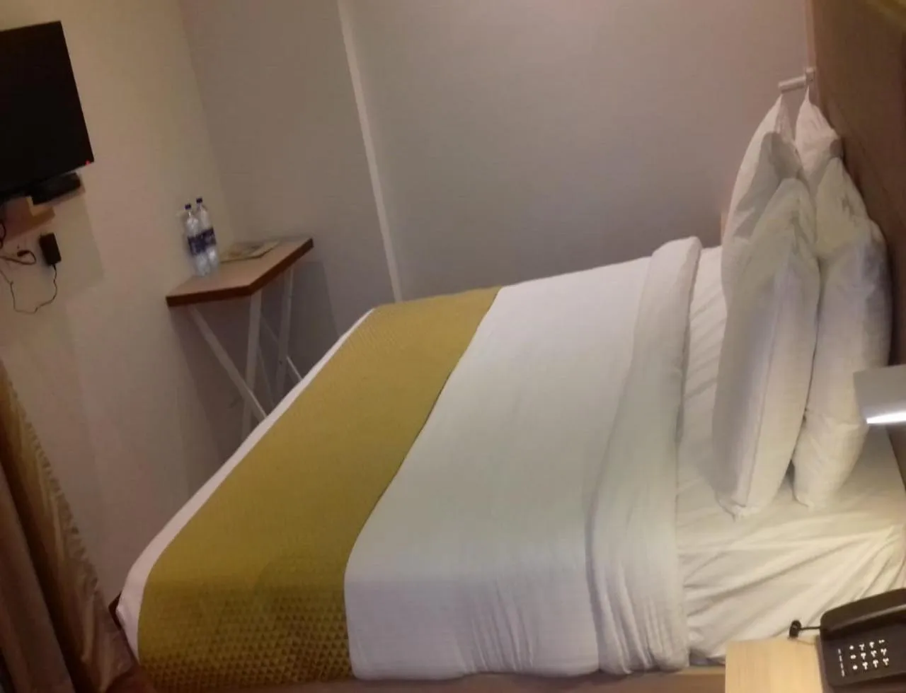 Bedroom, Bed in Hotel River Retreat