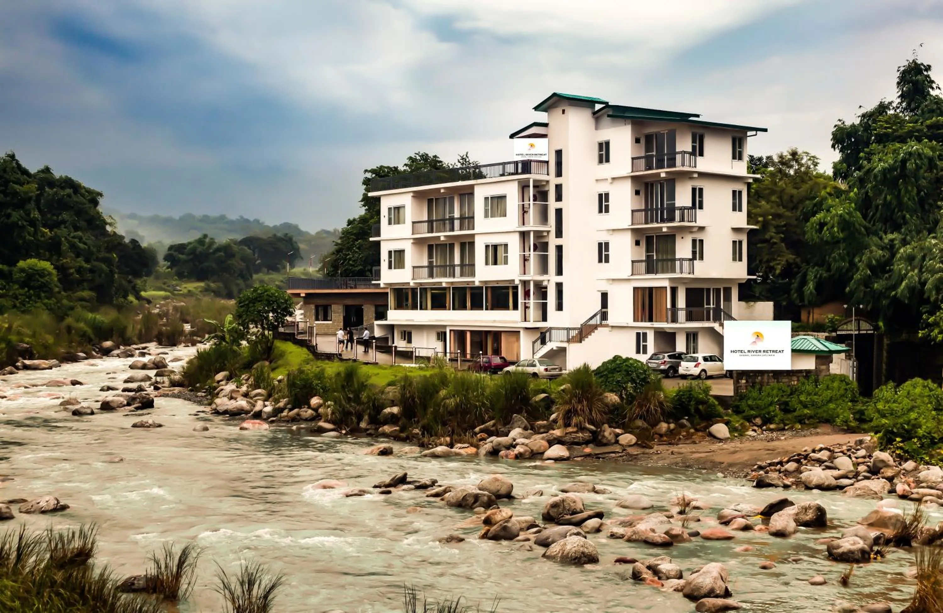 Property building in Hotel River Retreat